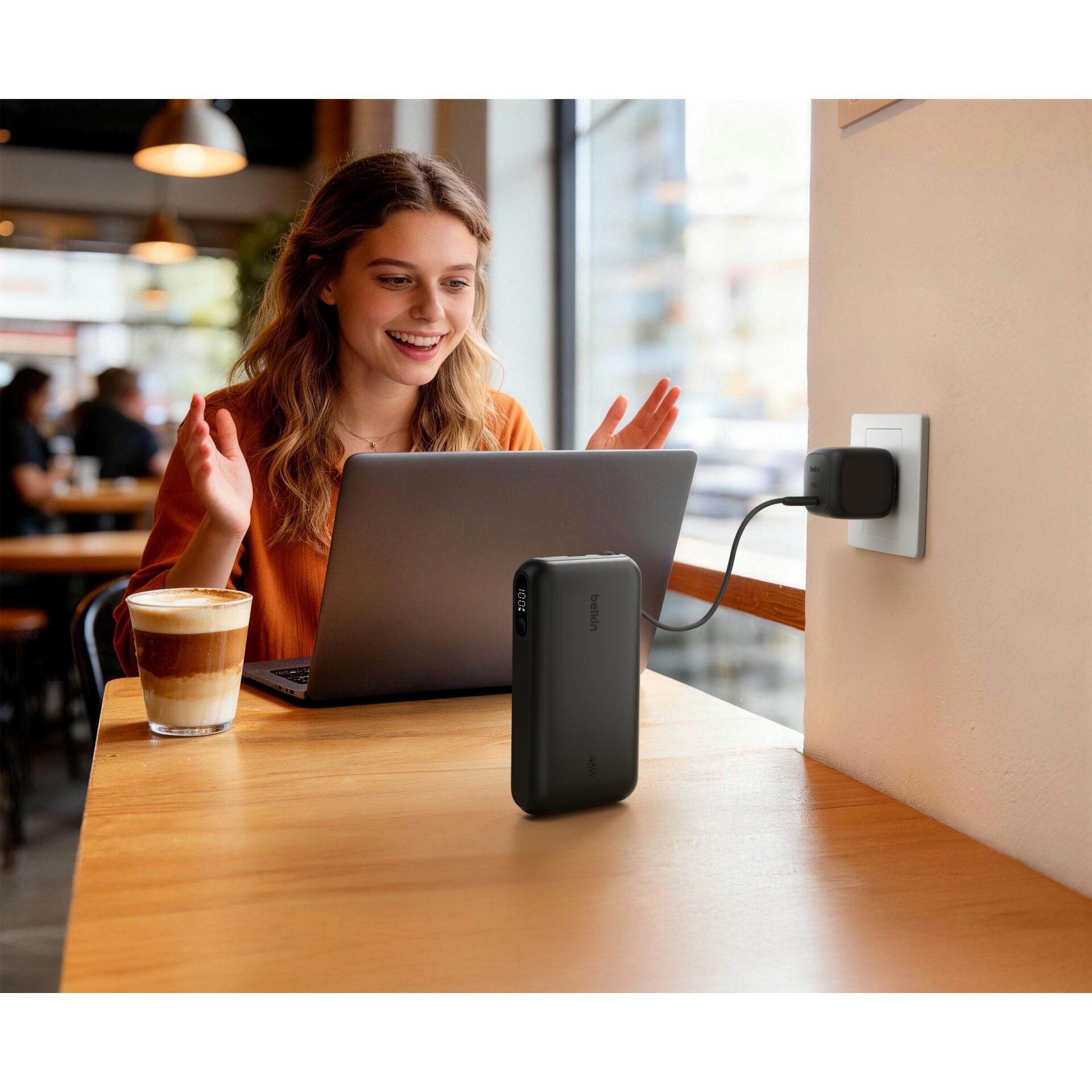 laptop, Power Bank, USB-C, Ladegerät, Café