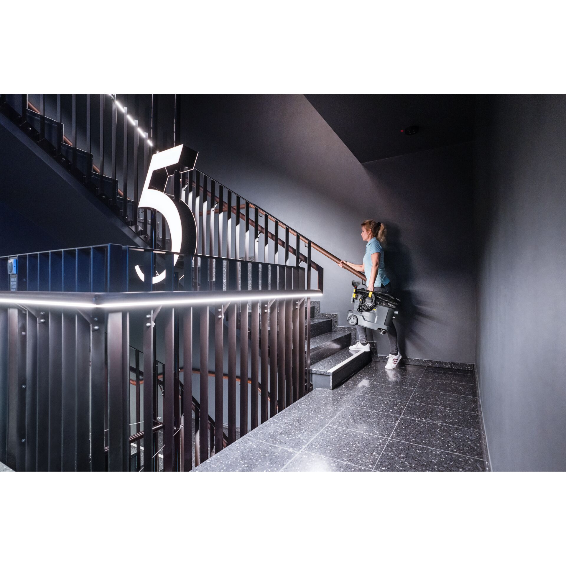 Handlauf, Innenarchitektur, Treppe, Schuh, Person