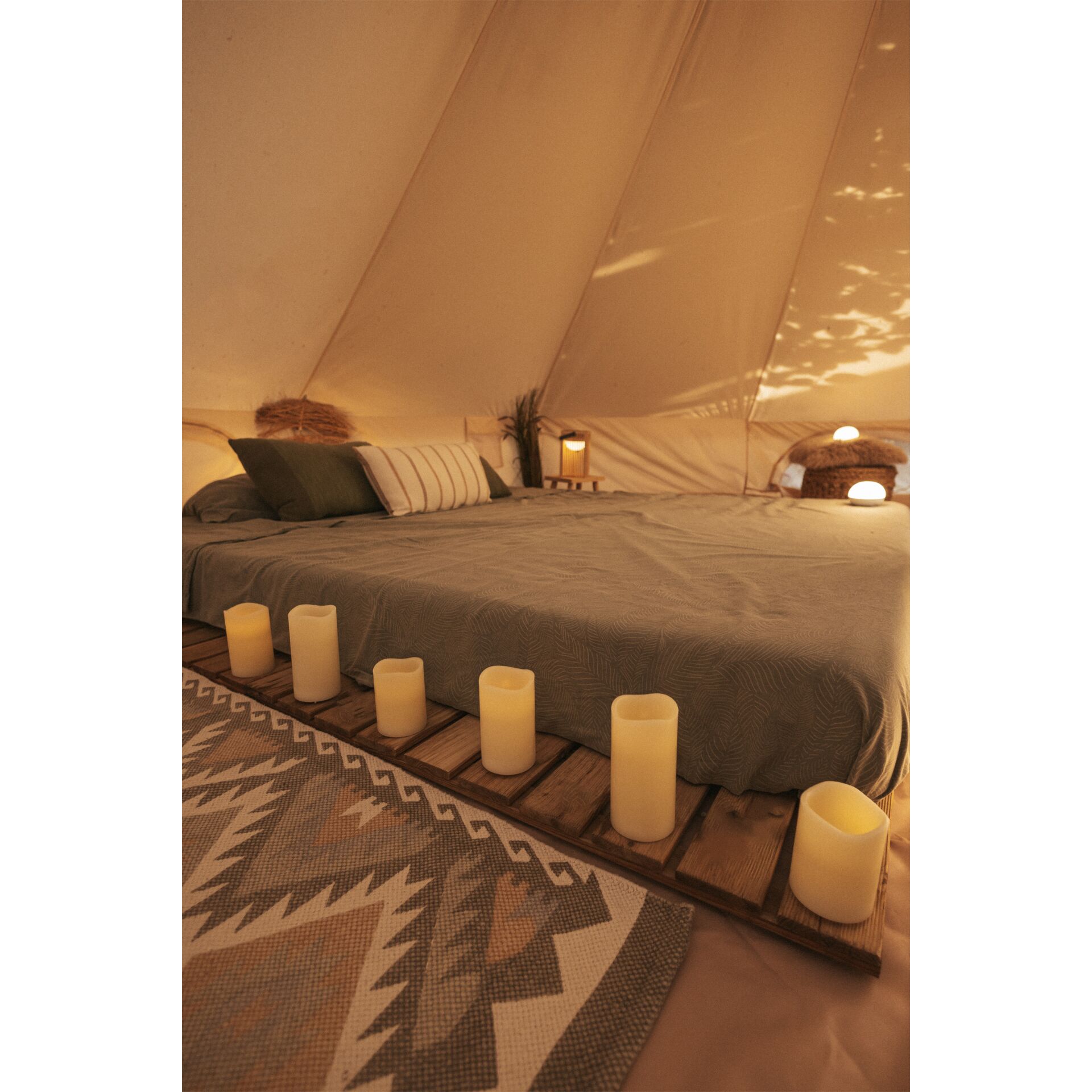 Innenarchitektur, Inneneinrichtung, Fußboden, Bett, Kerze