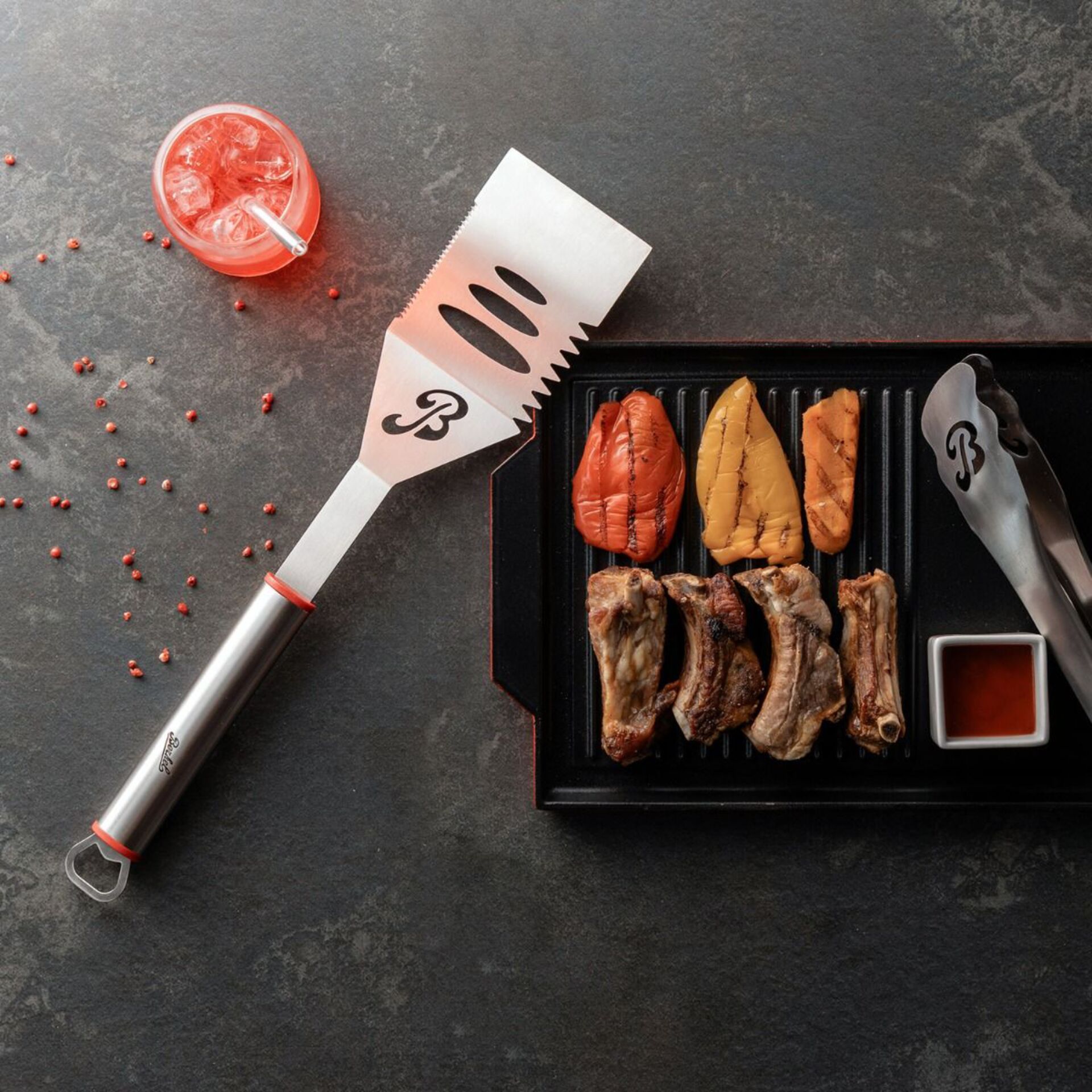 grillspieße, ribeye, hähnchen, grillsoße, grillset