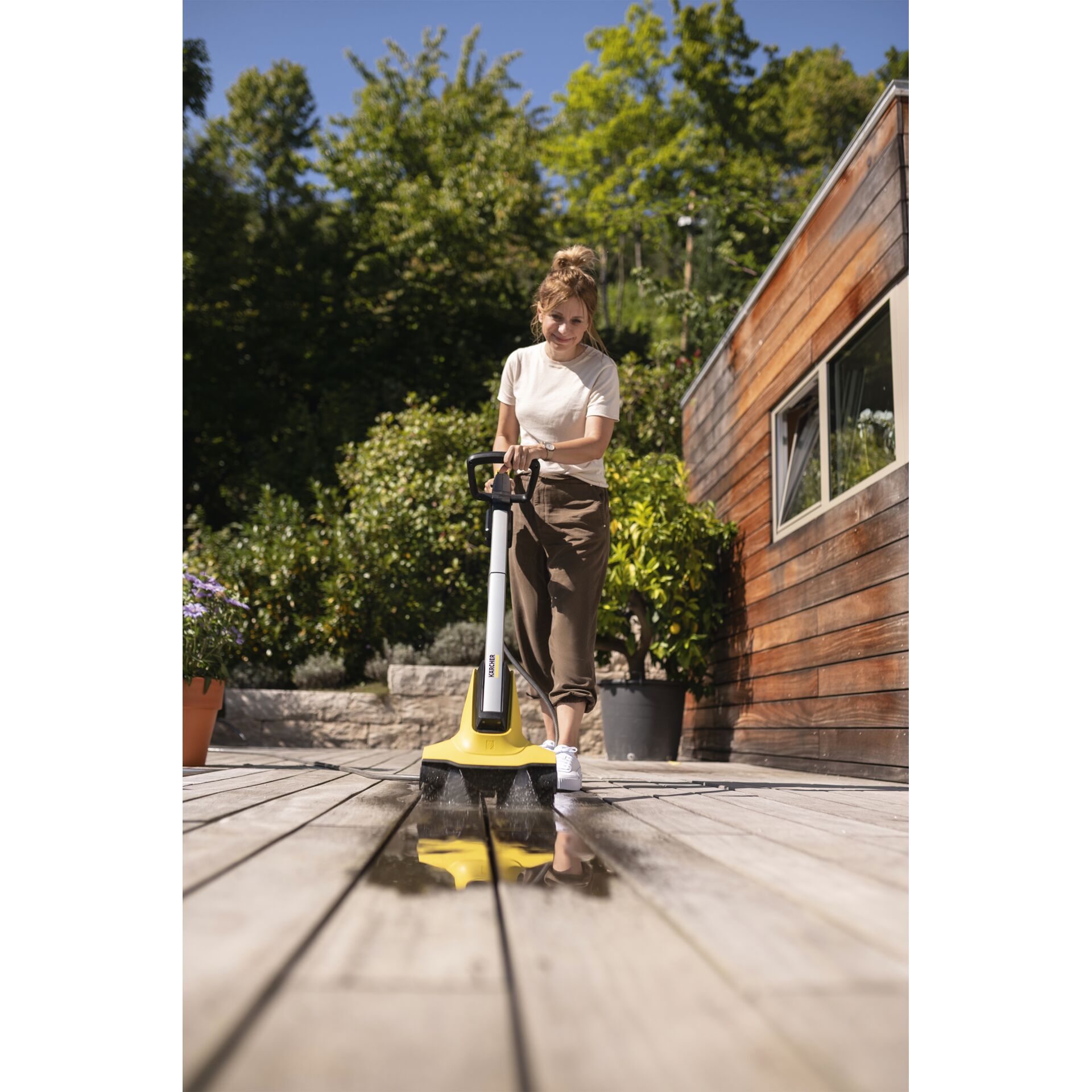 Drinnen, Innenarchitektur, E-Scooter, Fahrzeug, Gras