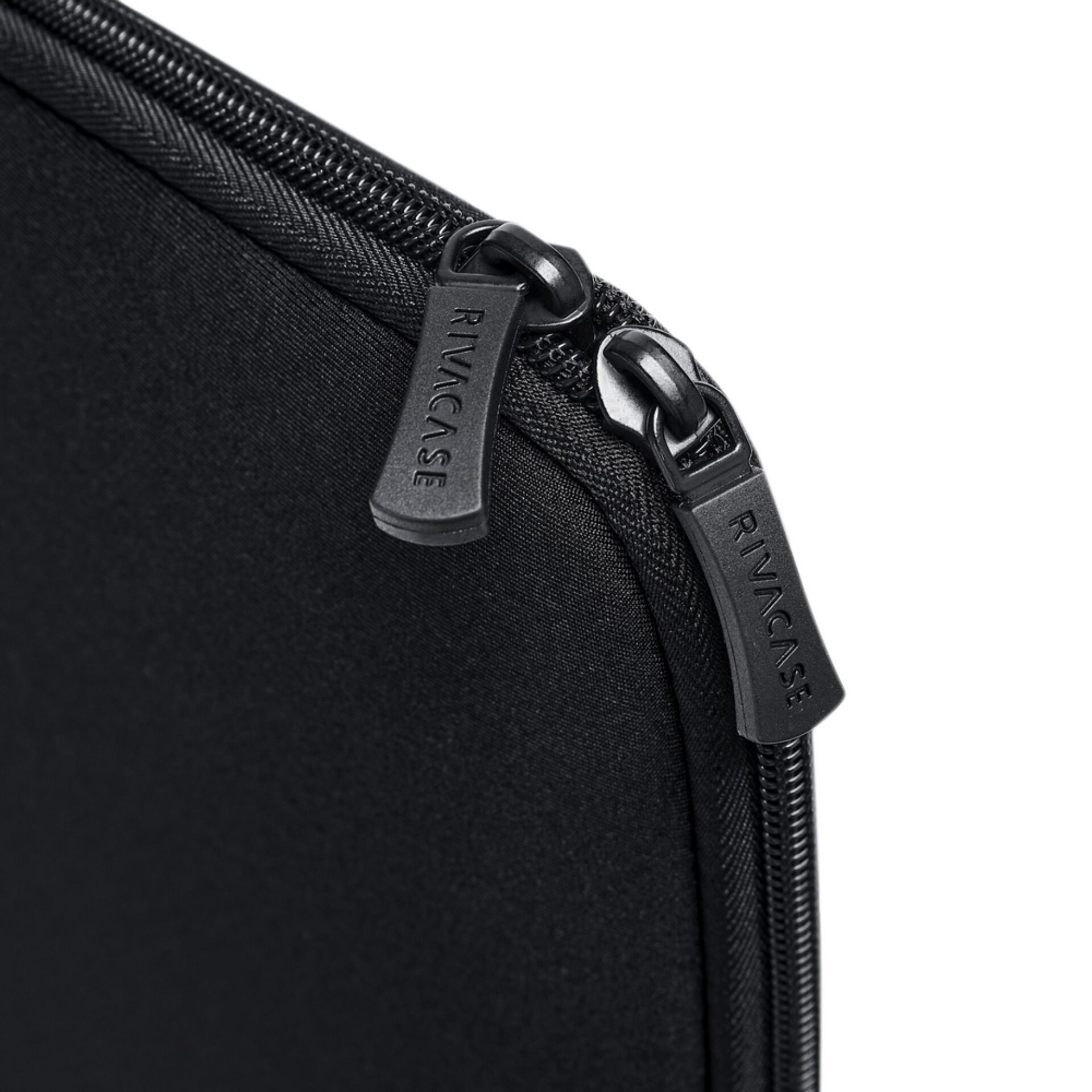 Schwarze Tasche, Doppelreißverschluss, Textilgewebe