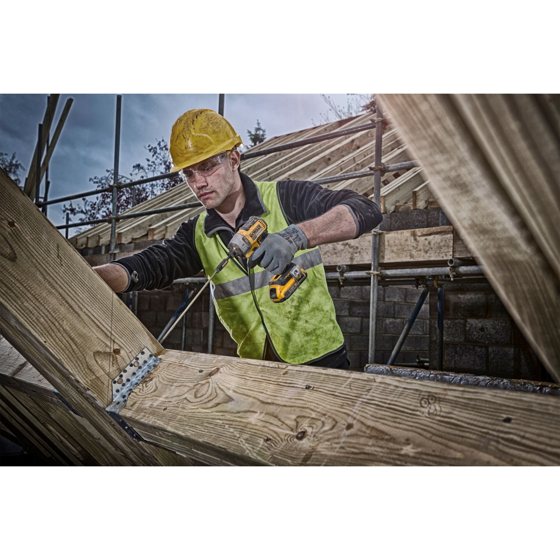 Baustelle, Holz, Bohrer, Sicherheitsausrüstung, Warnweste