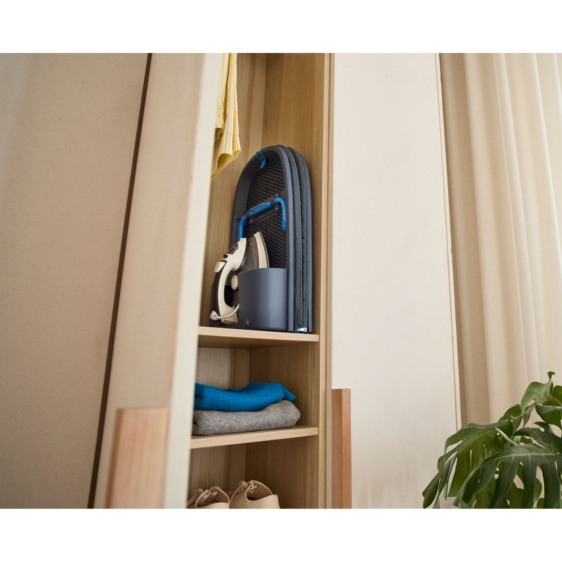 Bügelbrett, Bügelpresse?, Bügeleisen, Aufbewahrung, Schrankorganizer