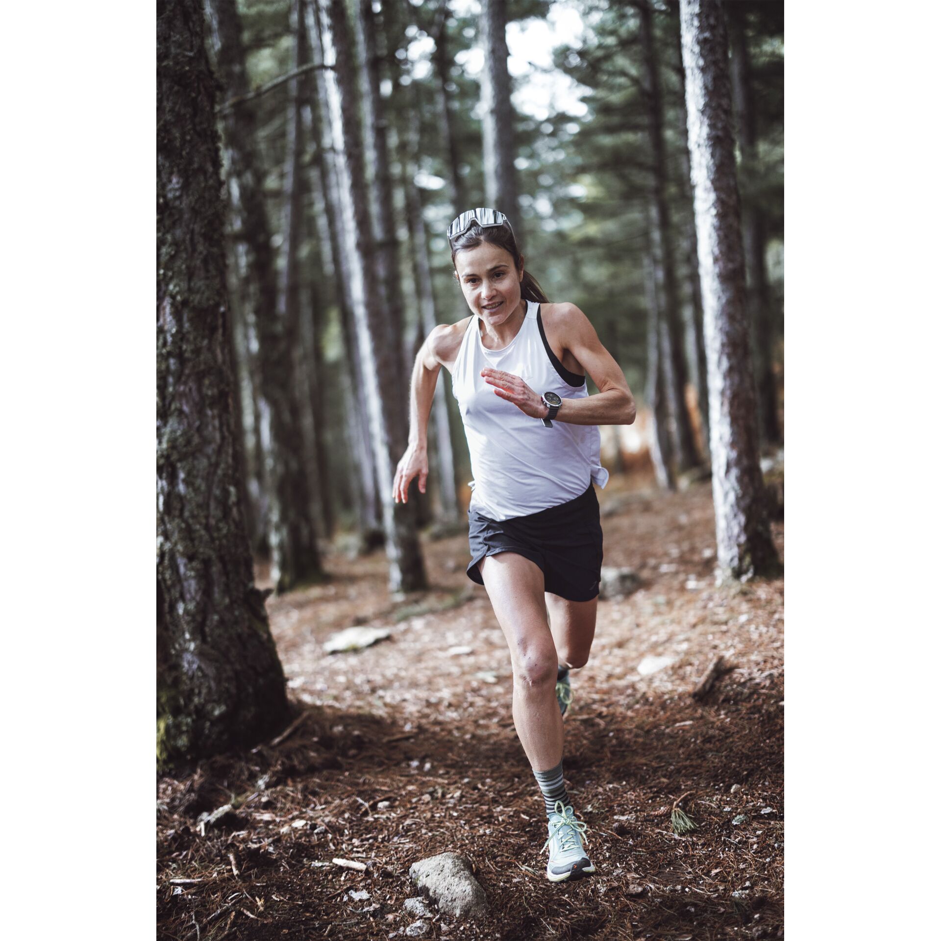 Bekleidung, Weste, Person, Läuft, Kurze Hose