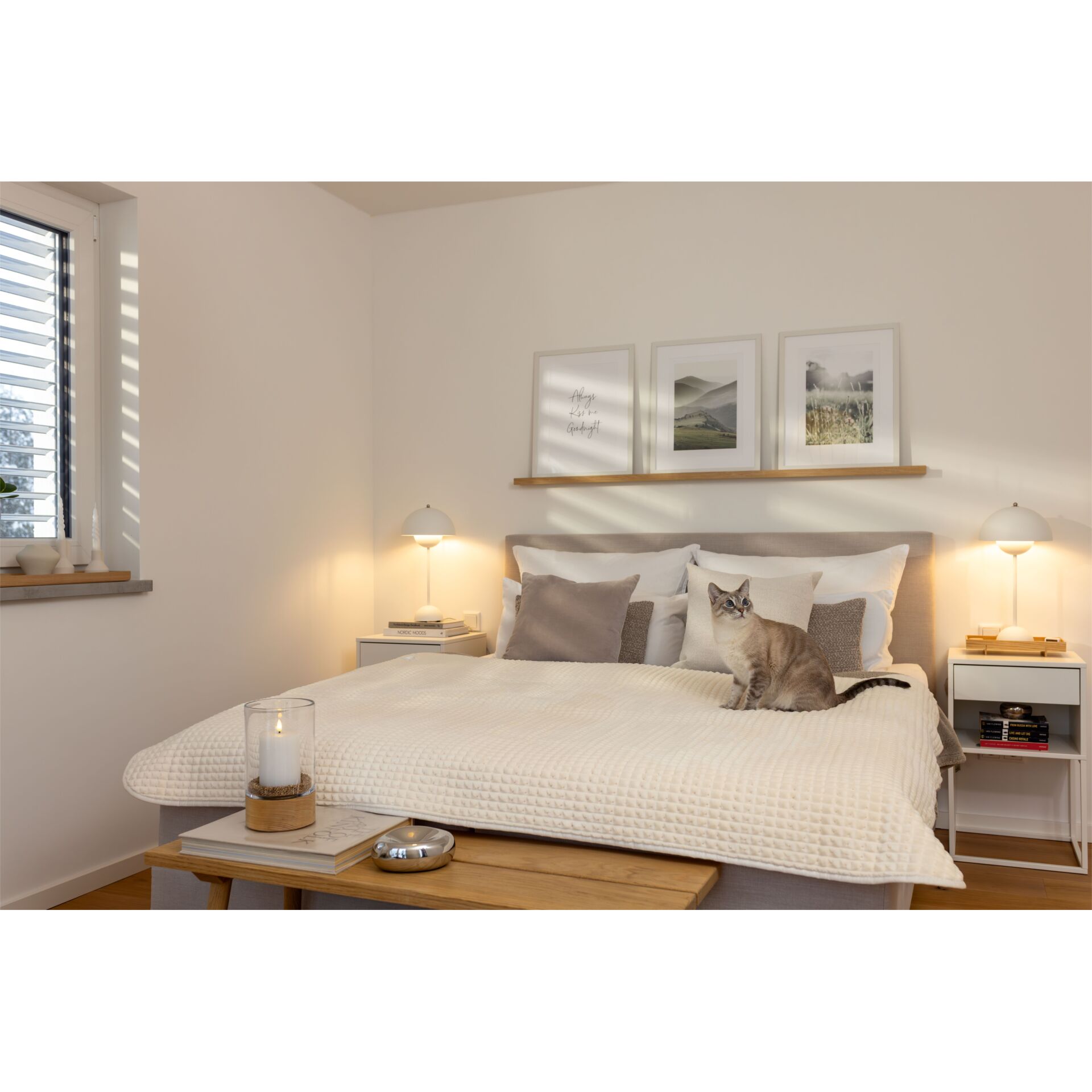 bedroom, katze, neutral, lampen, rahmen