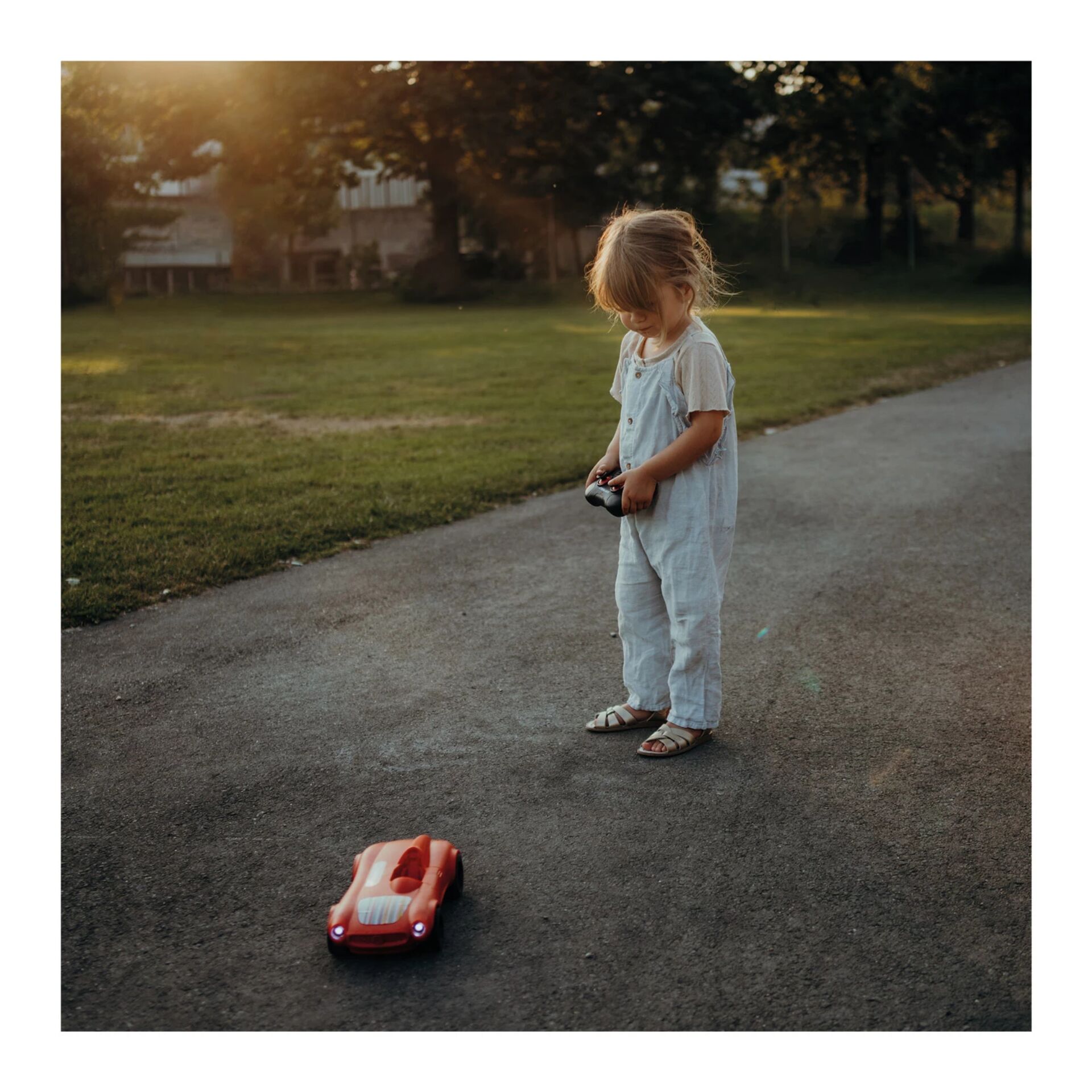 Hosen, Gehen, Fotografieren, Schuh, Gras