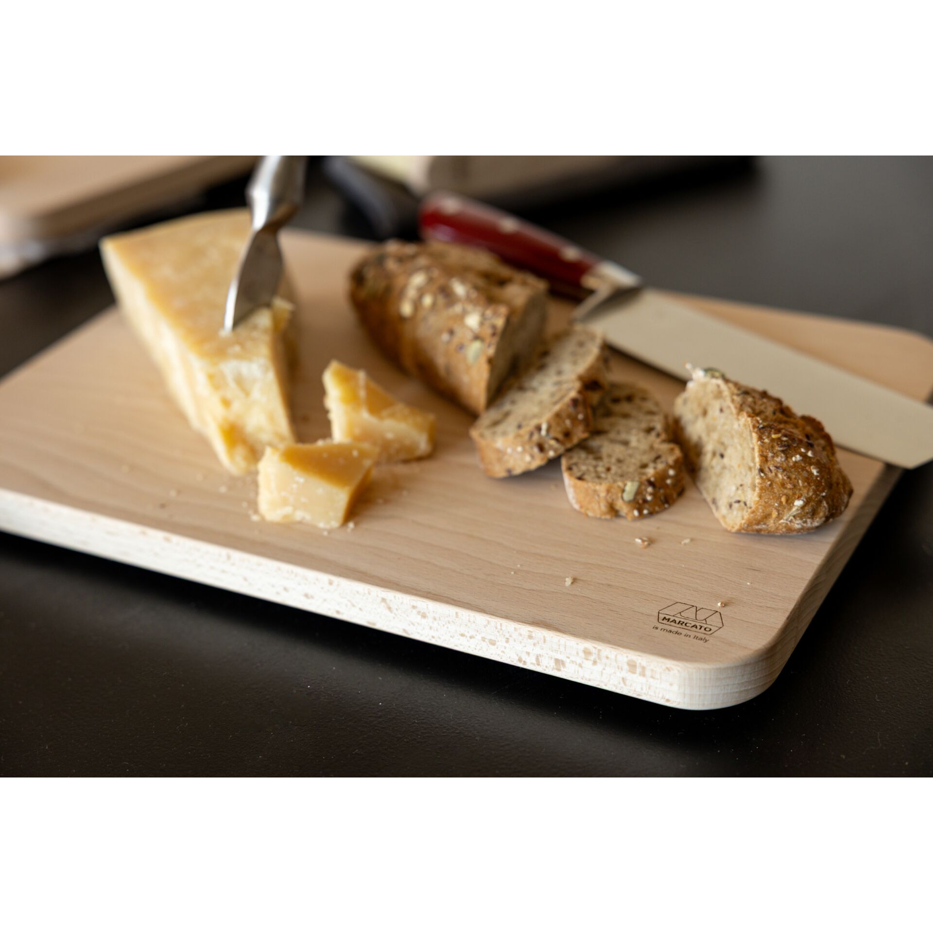 Käsebrett, Käse, Brot, Brotstücke, Holzbretter