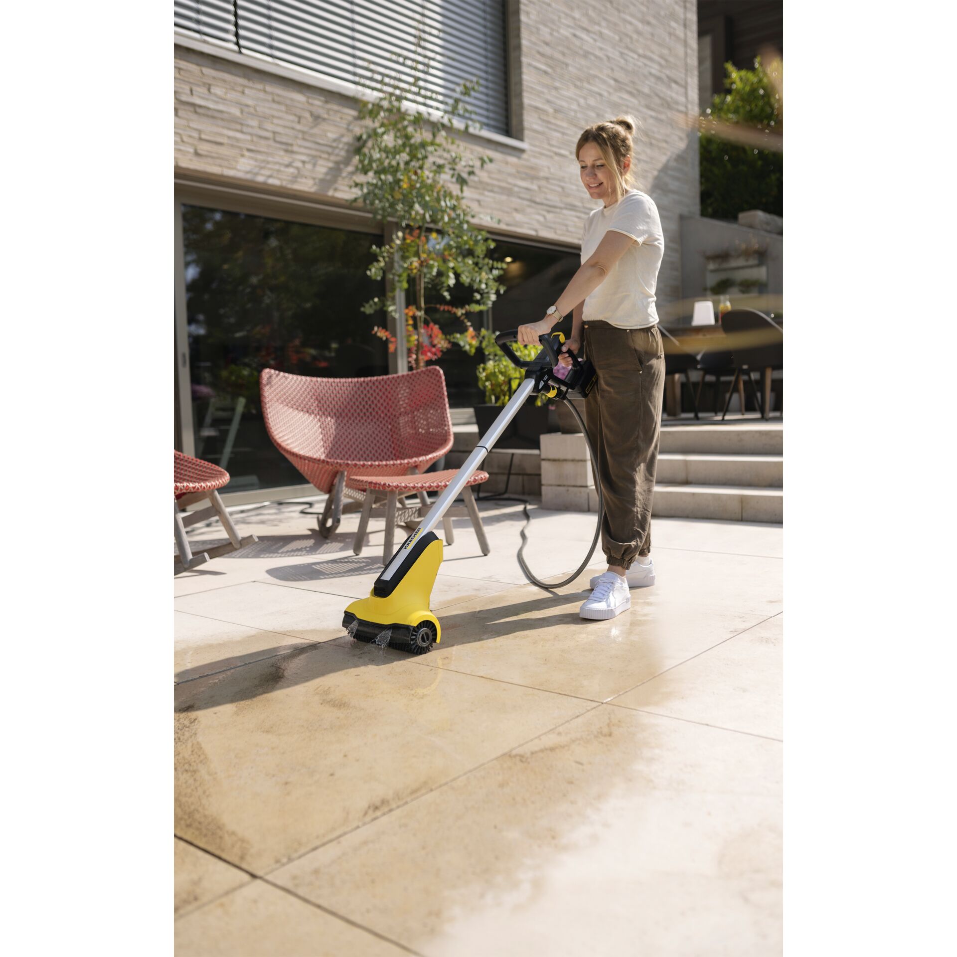 Gras, E-Scooter, Armbanduhr, Person, Stuhl