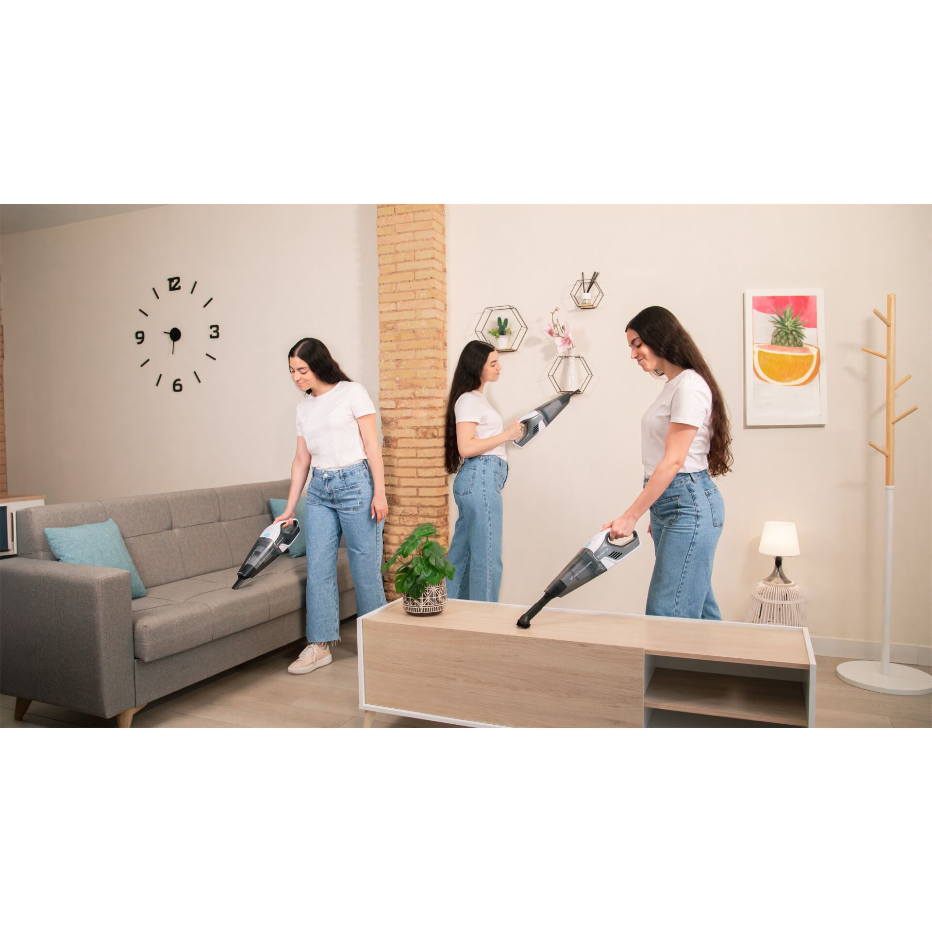 Drei Personen, Staubsauger, Wohnzimmer, Jeans, Weiße T-Shirts