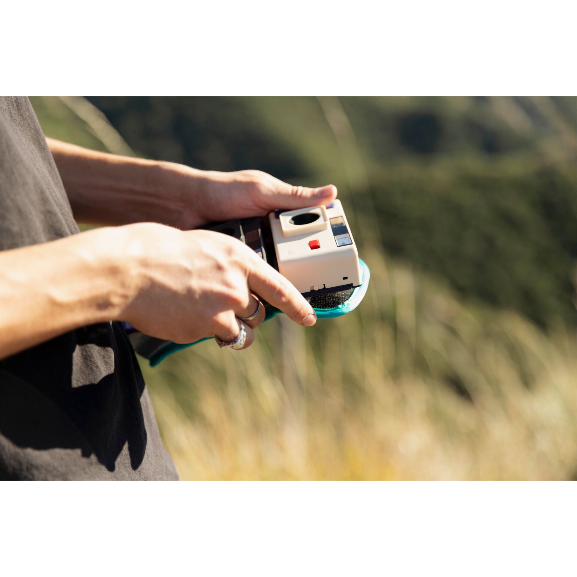 Polaroid/Instant-Kamera, Tragetasche, Objektiv?, Kompaktkamera, Sommeroutfit?