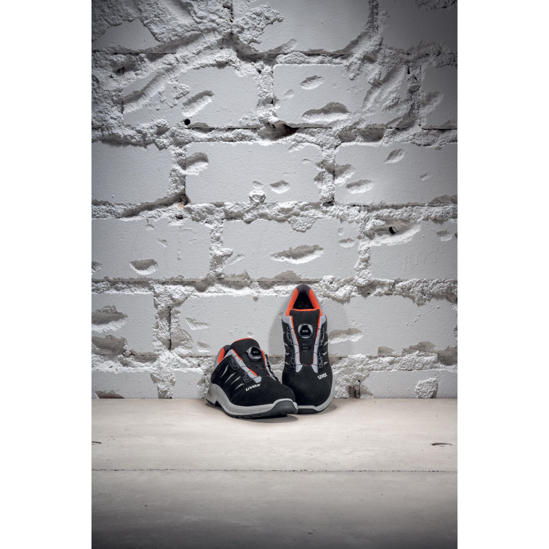 Schuhwerk, Schuh, Sneaker, Gebäude, Mauer