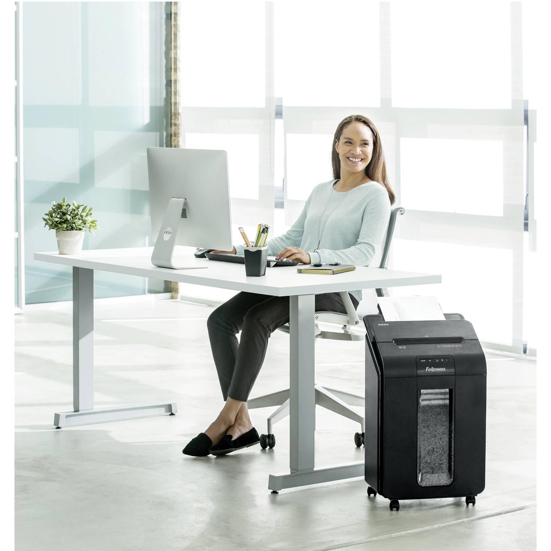 Schreibtisch, Mobiliar, Tabelle, Person, Frau