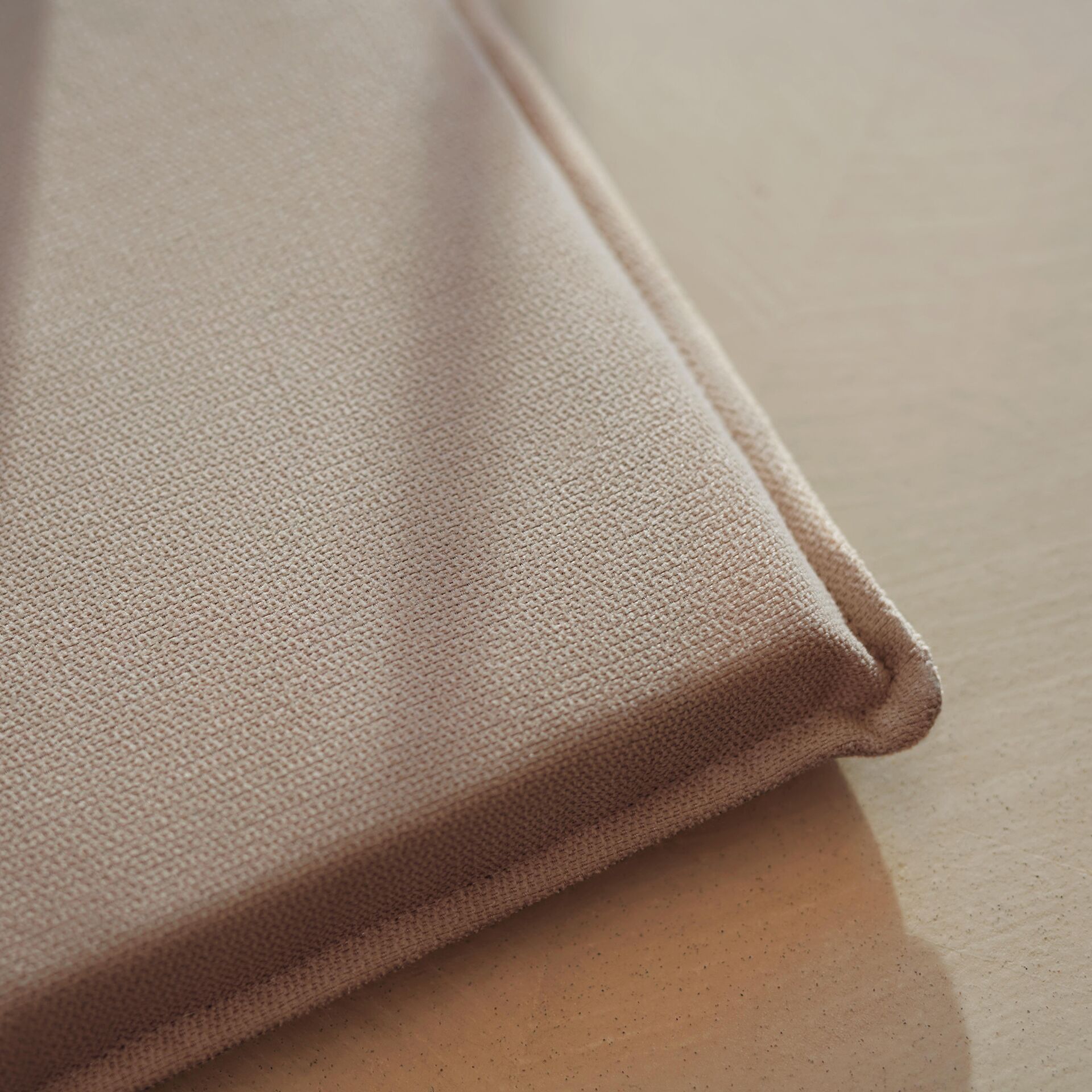 Kleidungsstück, Stofftextur, Beige, Nähkante, Stoffrolle