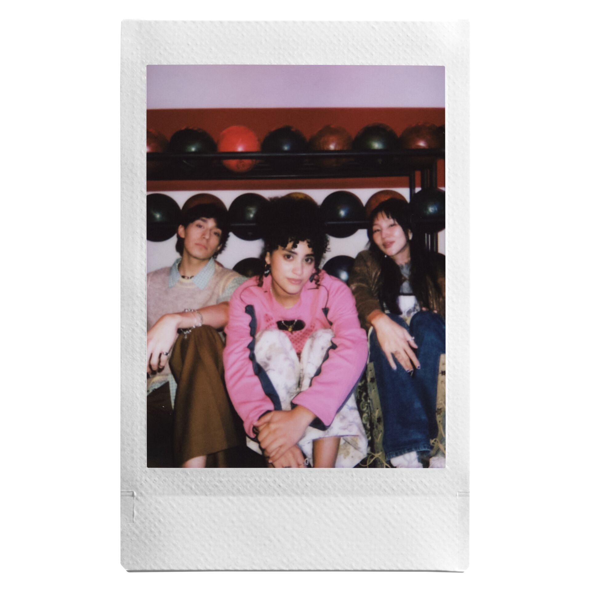 Polaroid, Junge Menschen, Pinkes Sweatshirt, Bandage Jeans, Bowlinghall Atmosphäре