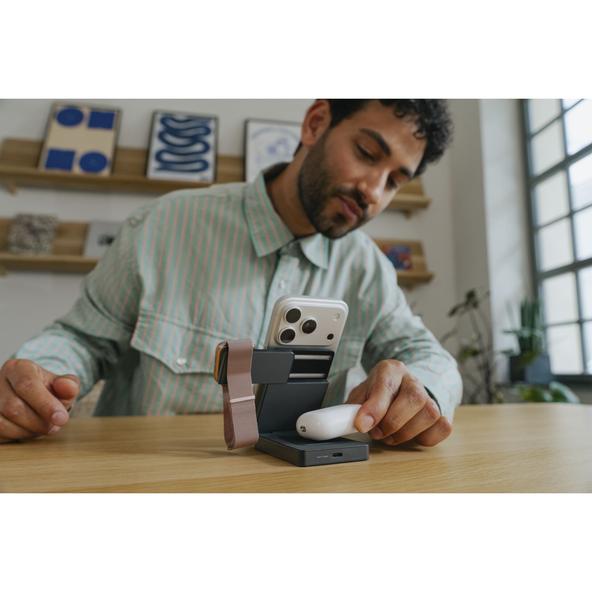 Telefonhalter, Handy Halter,  kabelloses Laden, magnetische Halterung, AirPods Hülle