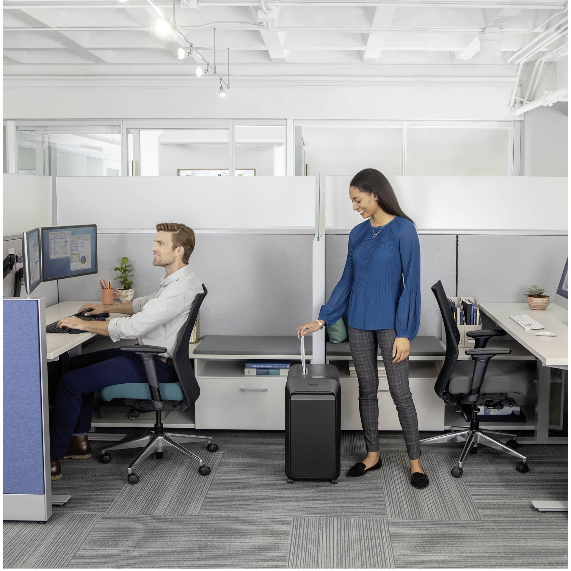 Moebel, Tabelle, Schreibtisch, Stuhl, Person