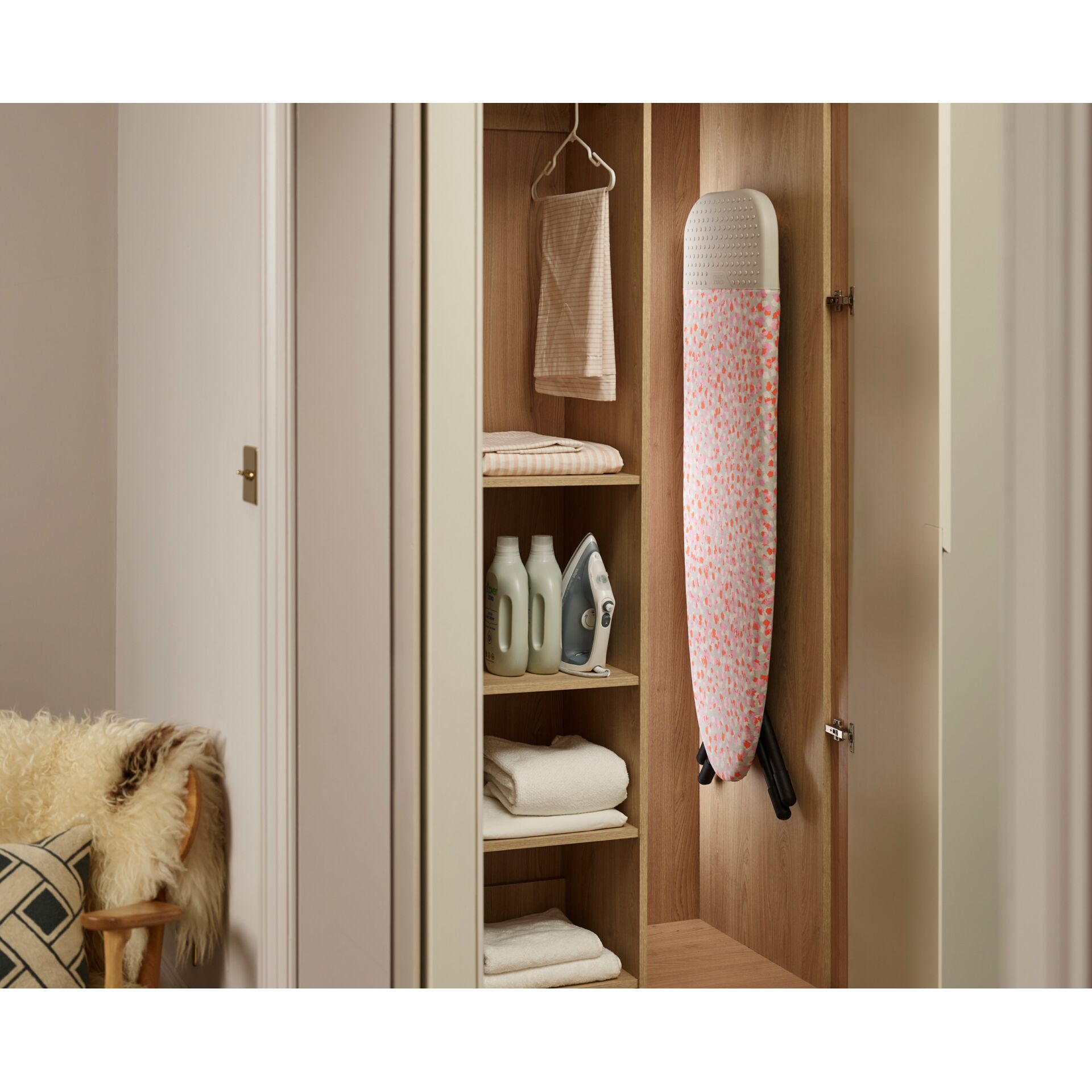 Innenarchitektur, Schrank, Mobiliar, Garderobe