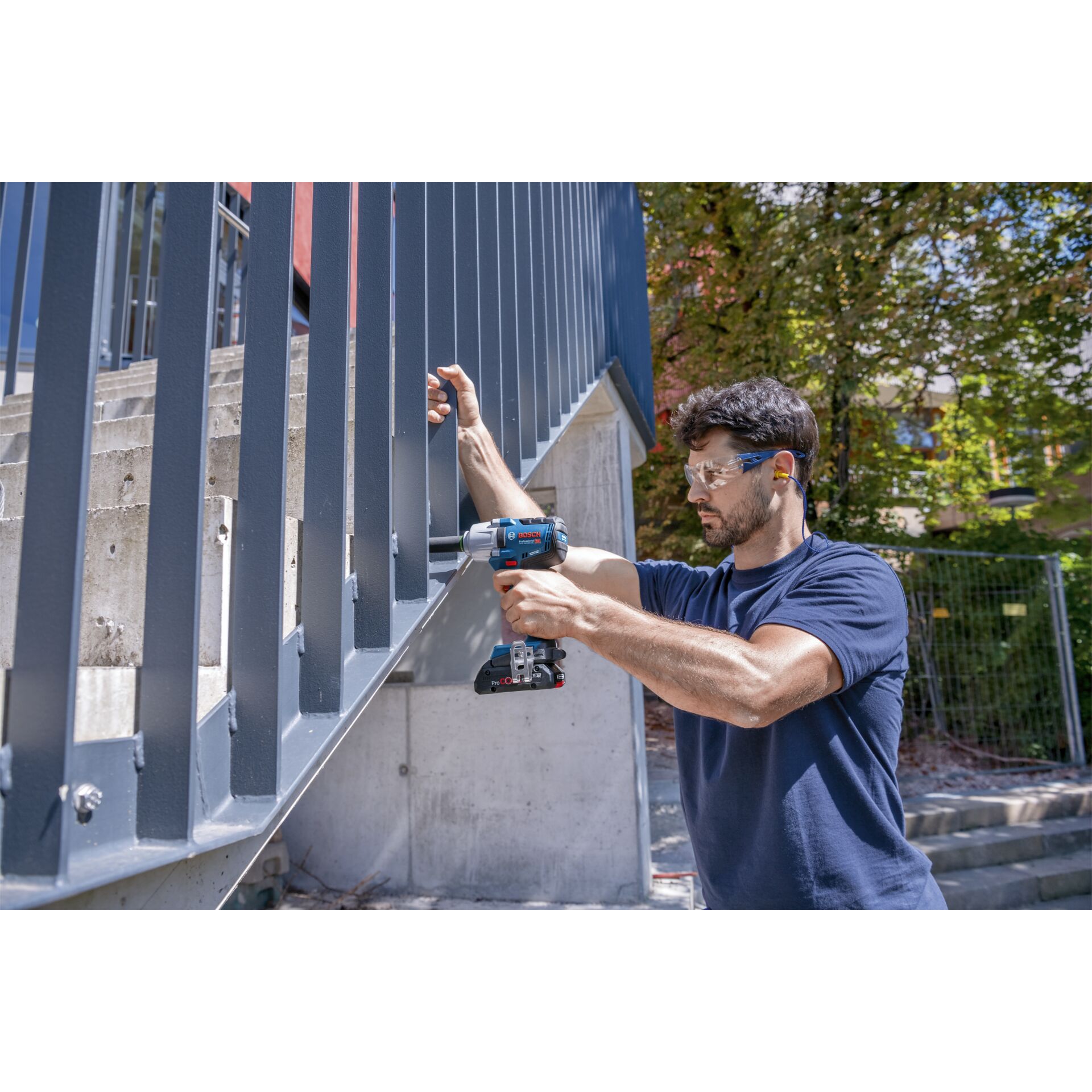 Innenarchitektur, Person, Werfen, Elektrische Bohrmaschine, Brillen