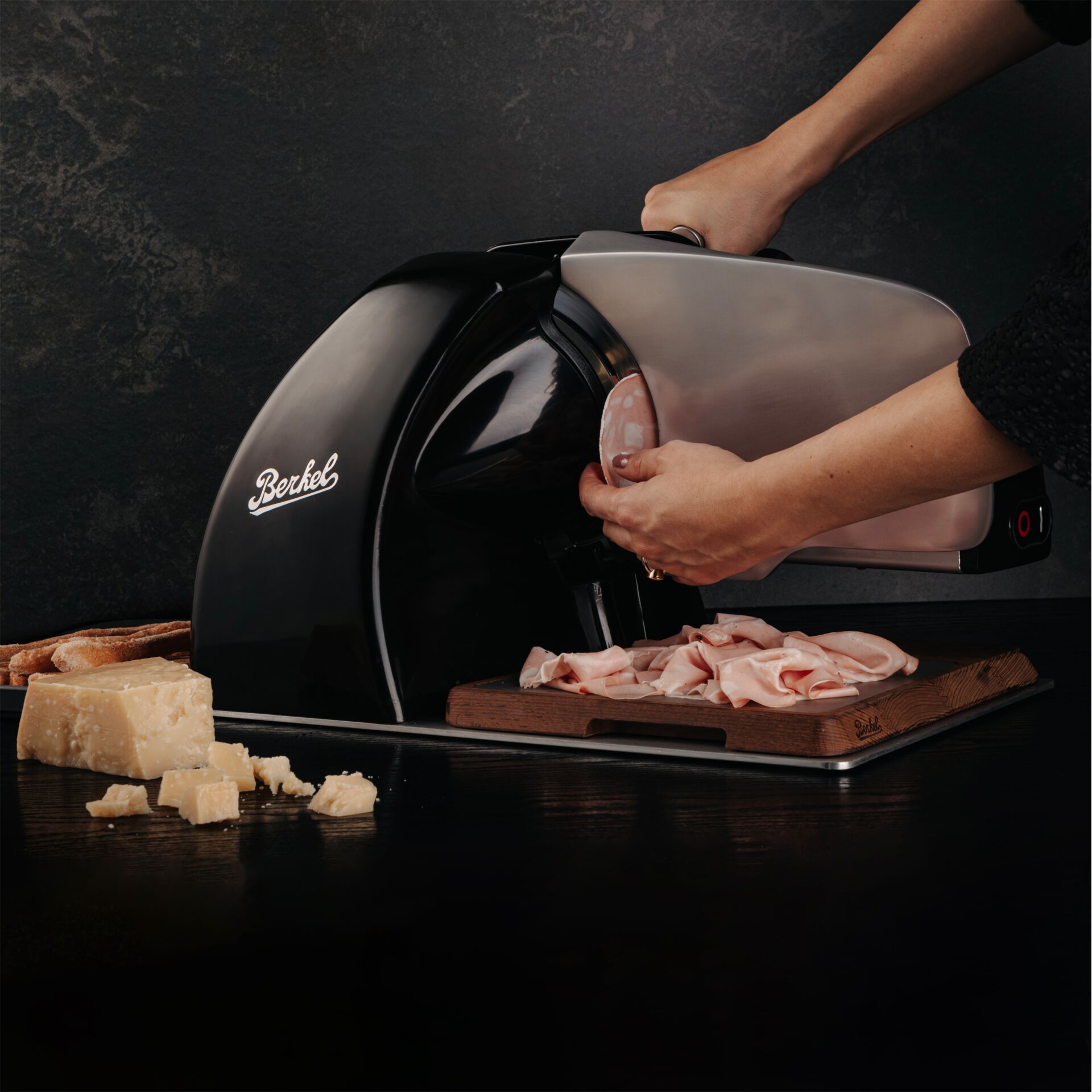 Käse, Käsewürfel, Käseschneidebrett, Käsemaschine, Elektrischer Käseblockspalter