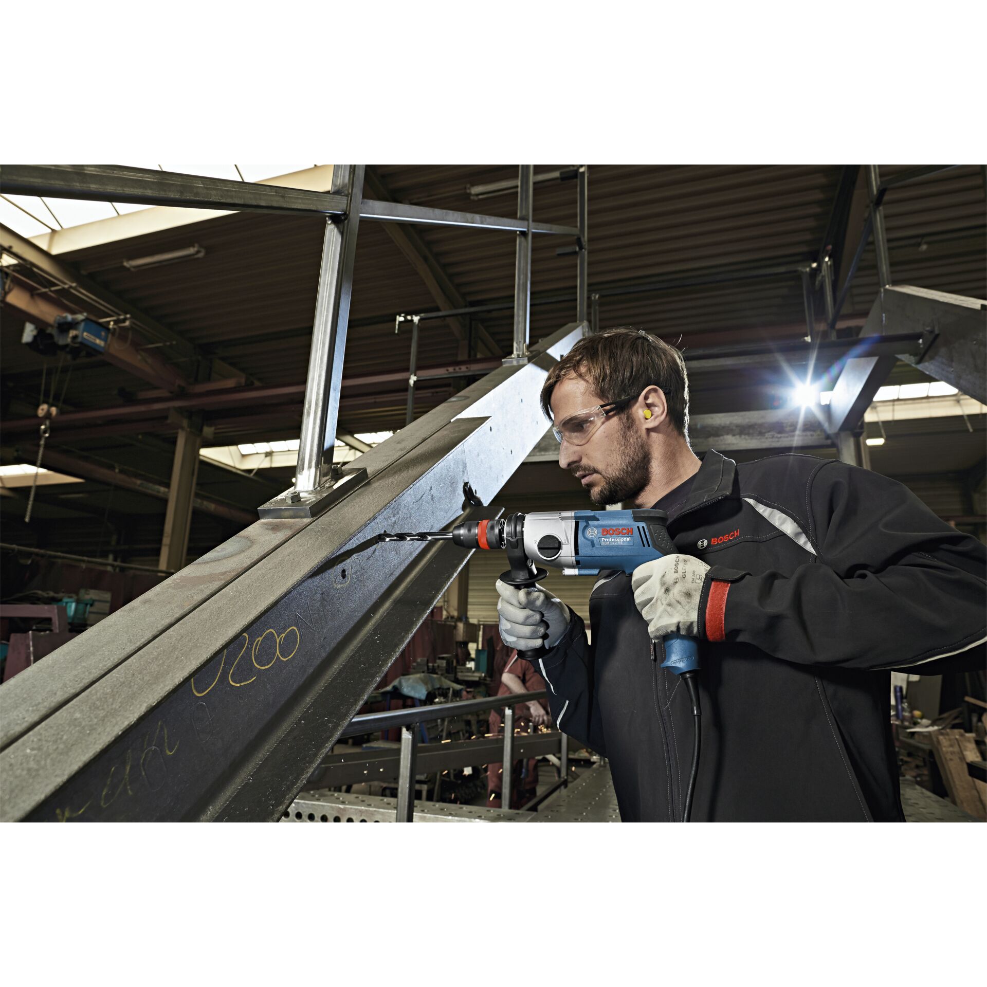 Person, Arbeiter, Elektrische Bohrmaschine, Werkzeug, Fabrik