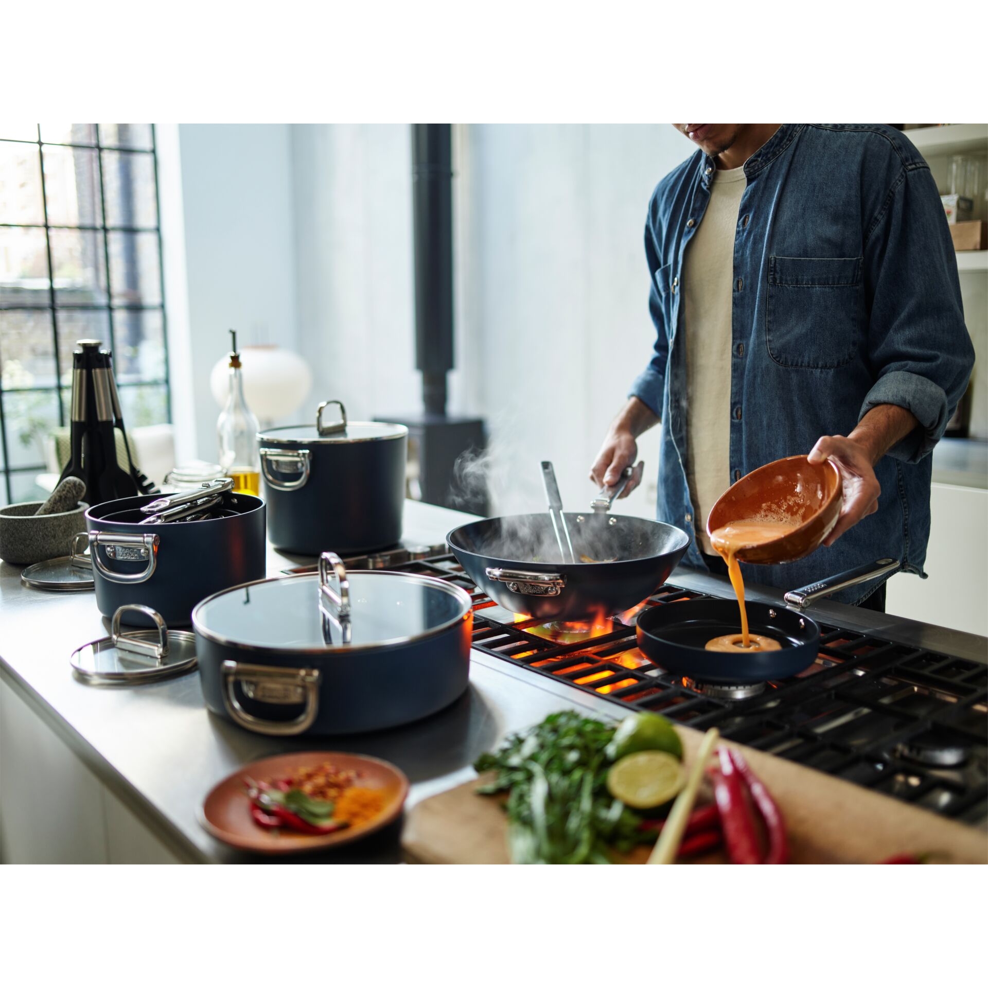 Essen, Essen umrühren, Kochgeschirr, Kochtopf