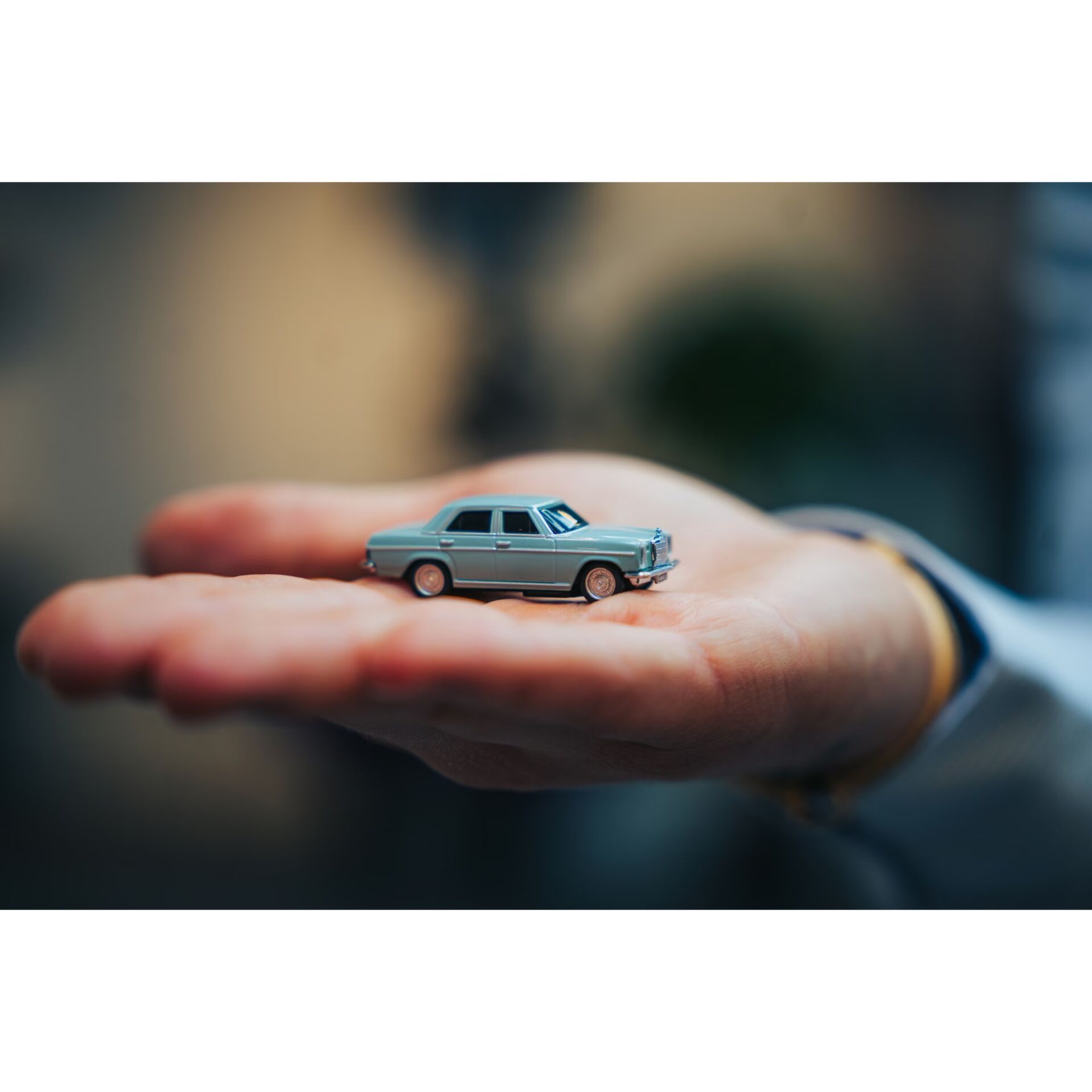 Auto-Modell, Miniaturauto, Spielzeugfahrzeug, Blaues Auto, Modelldarstellung