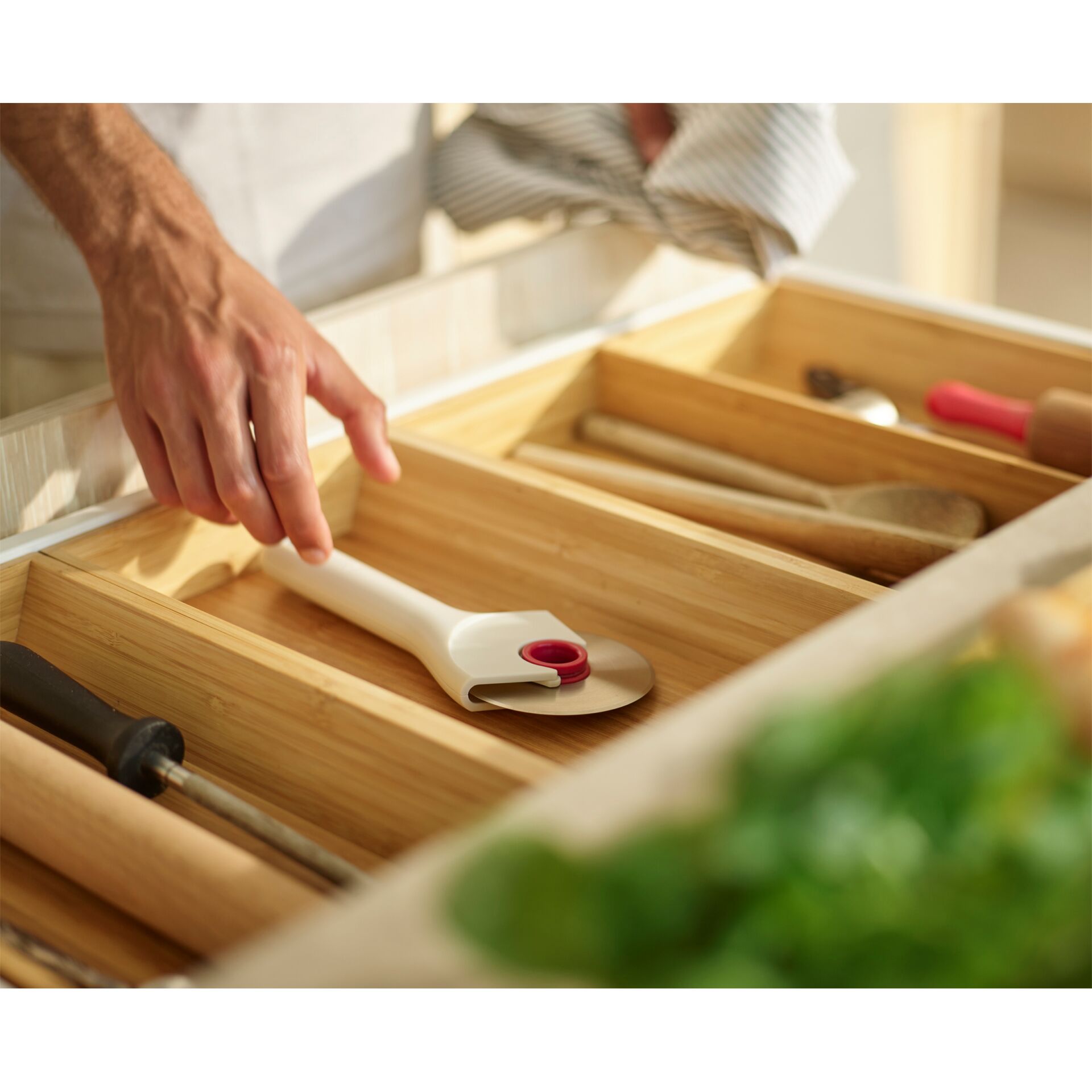 Drinnen, Innenarchitektur, Schraubenzieher, Person, Küchenutensilien