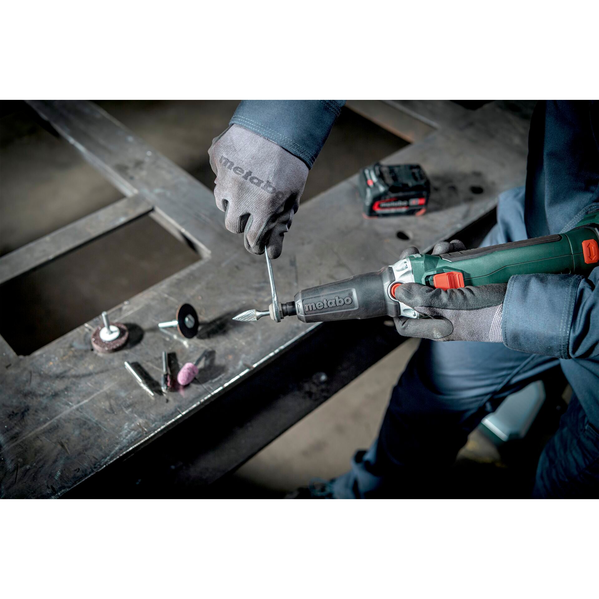 Akku-Geradeschleifer, Elektrowerkzeug, Grün-schwarz, Metallbearbeitung, Schleifaufsatz