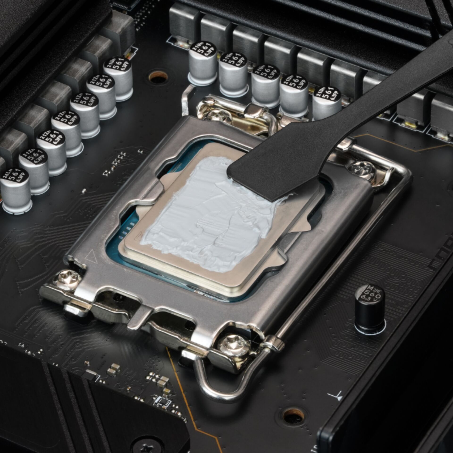 CPU, LGA-Sockel, Kühlkörper, Wärmeleitpaste, Motherboard-Bereich