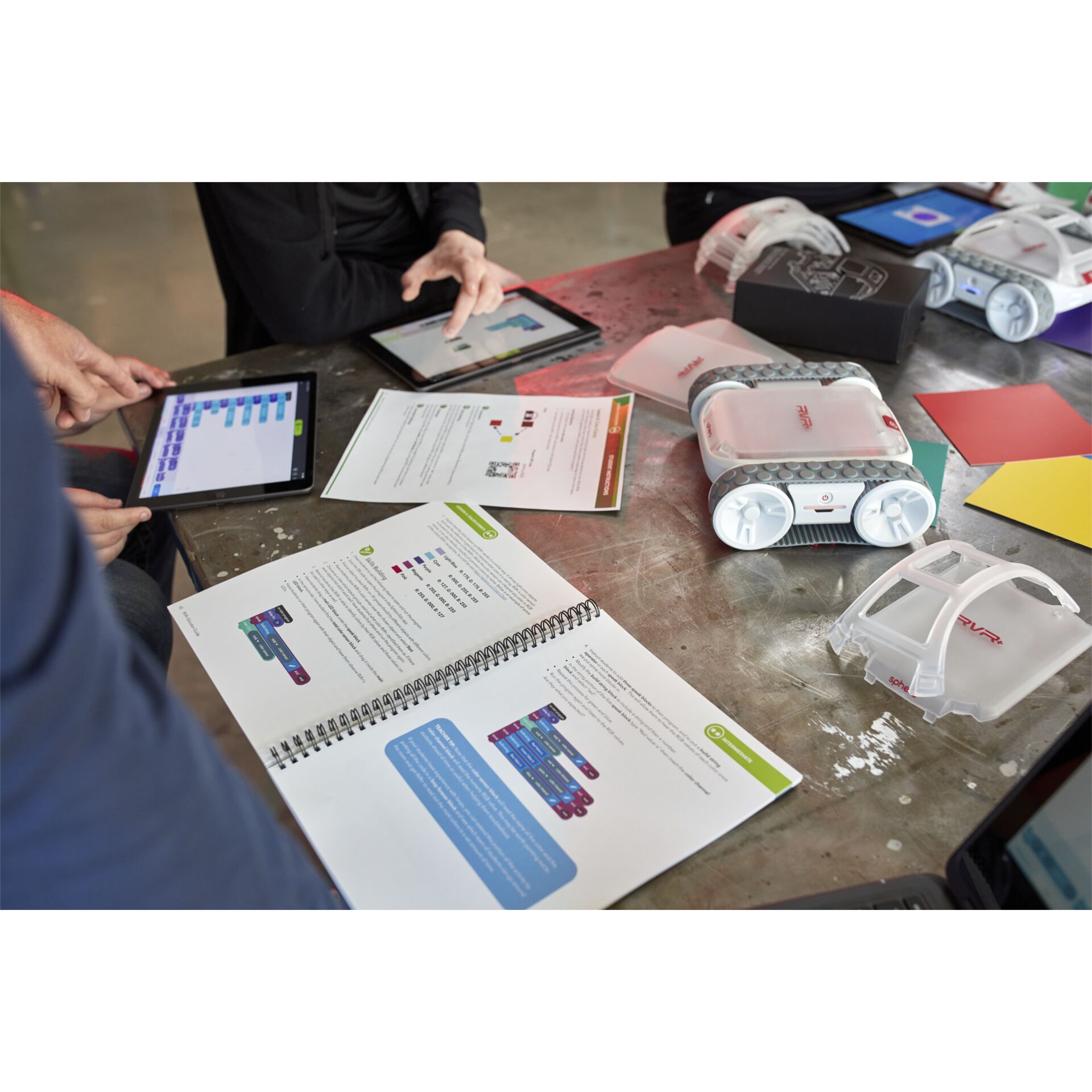 Werbung, Plakat, Text, Tablet-Computer, Person