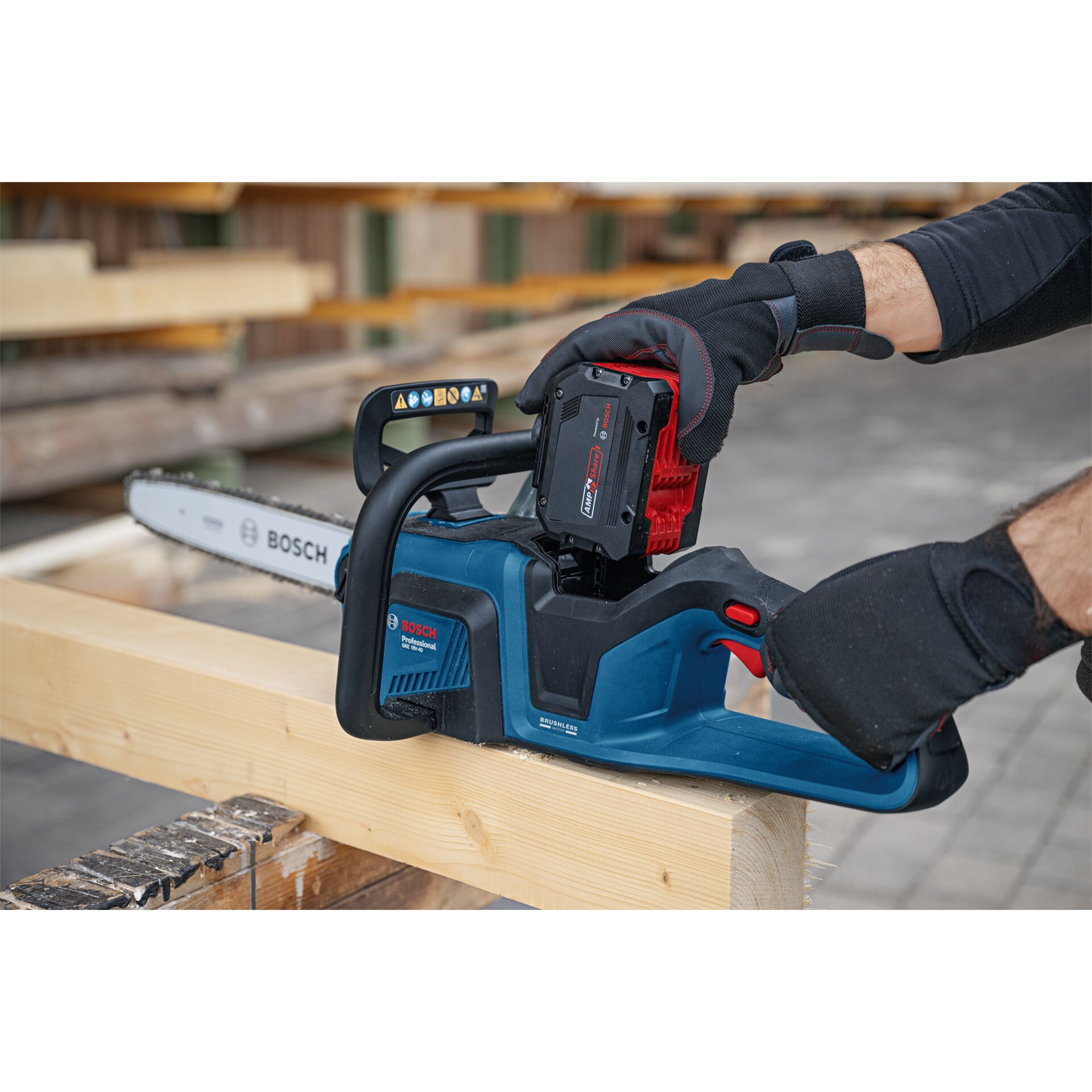 Kettensäge, Akku-Kettensäge, Bosch, Holz bearbeiten, Holzblock