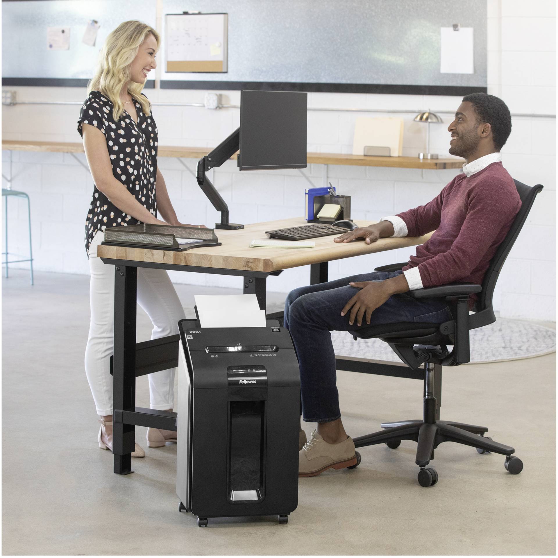 Schreibtisch, Mobiliar, Tabelle, Person, Frau