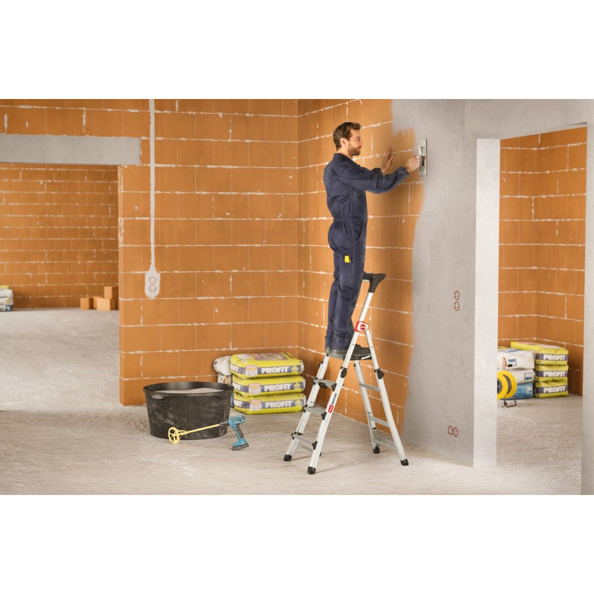 Baustellen, Arbeitskleidung, Stufenleiter, Baumaterialien, Putzwerkzeug