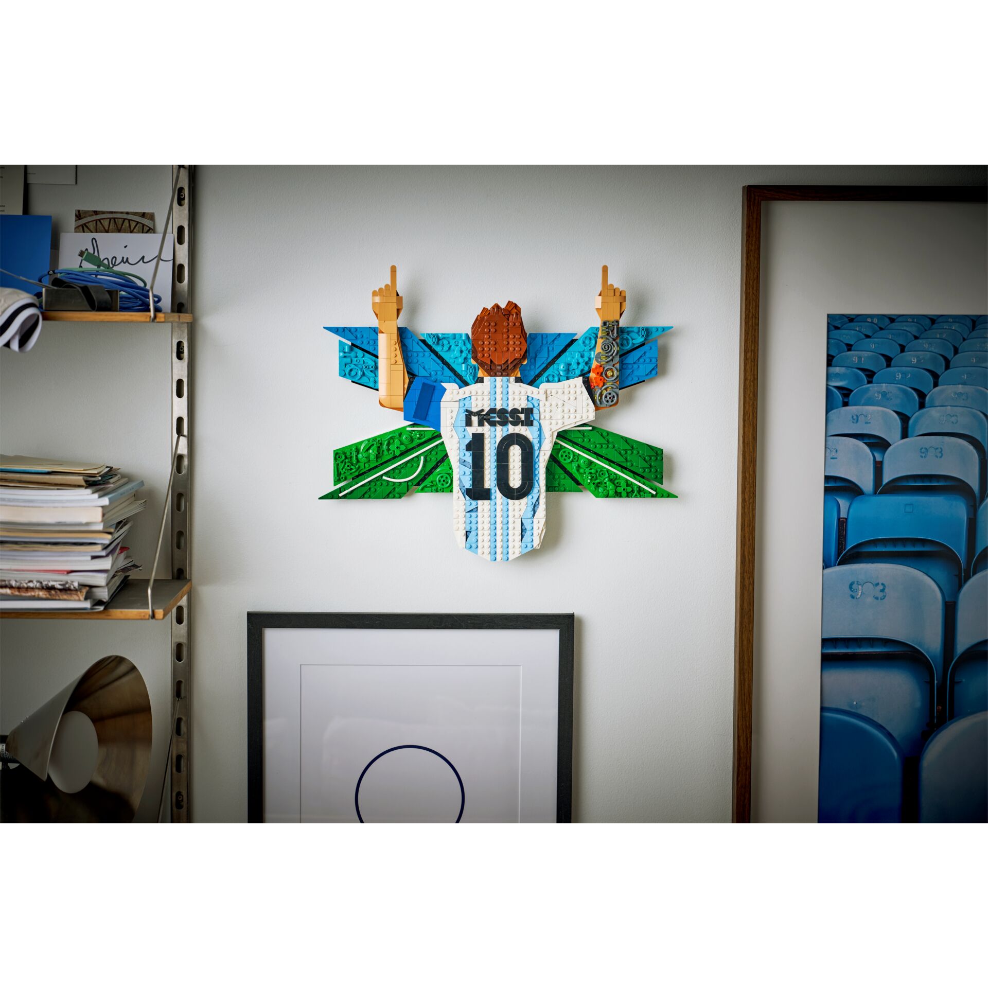lego skulptur, helmdesign, sporttrikot, blau weiss, dekor wandkunst