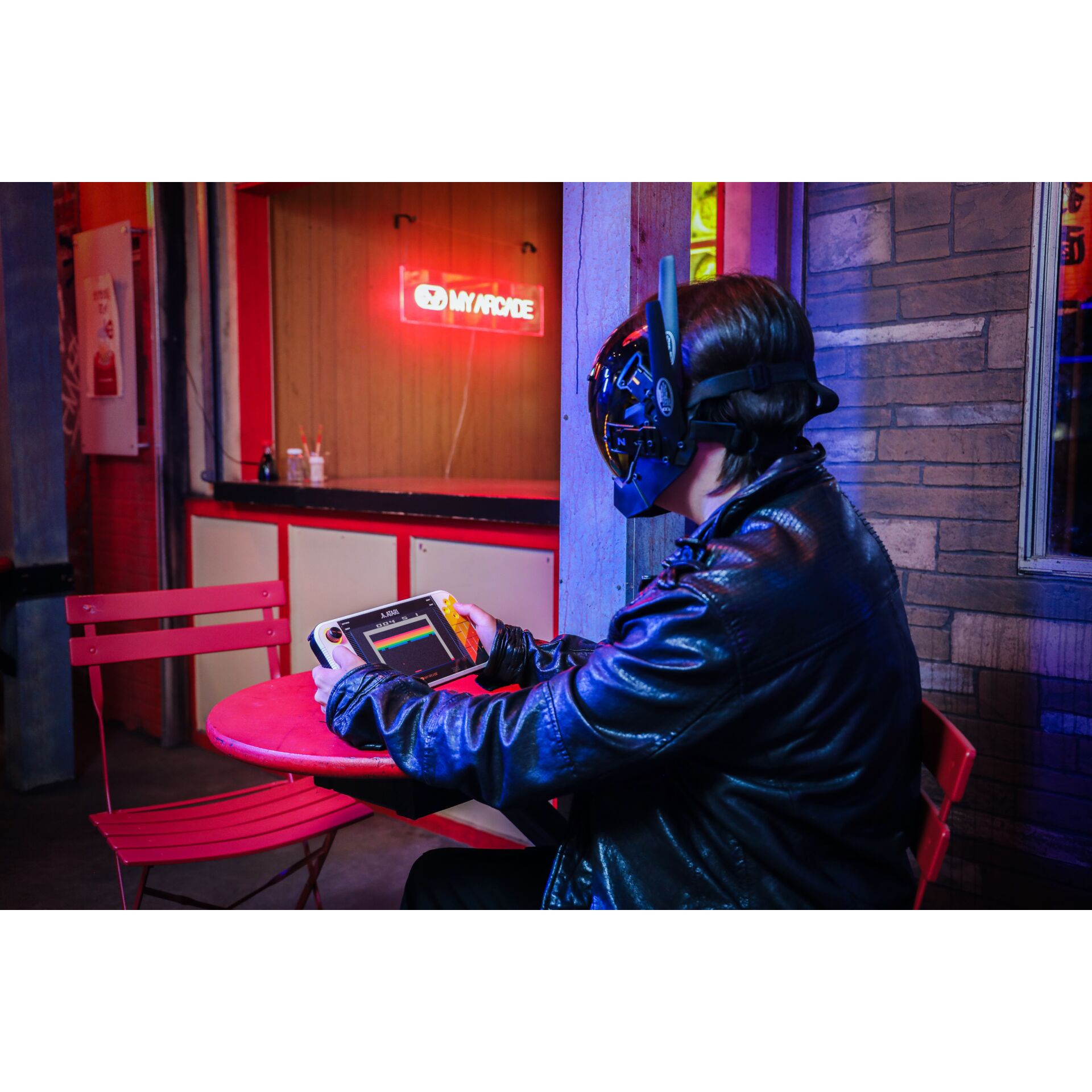 VR headset, Gaming, Tablet, Neon lighting, Lederjacke