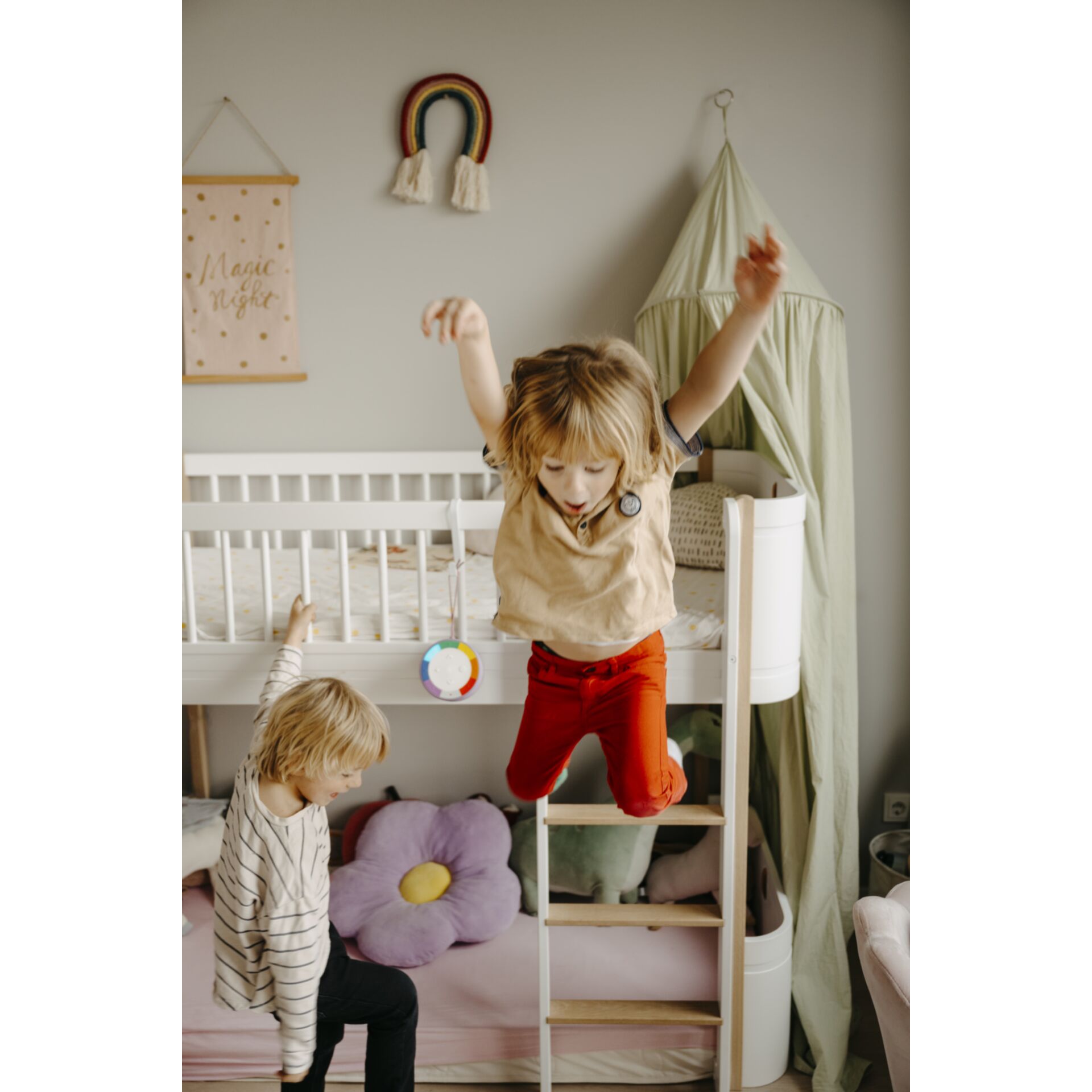 Moebel, Junge, Kind, Männlich, Person, Moebel, Junge, Kind, Männlich, Person