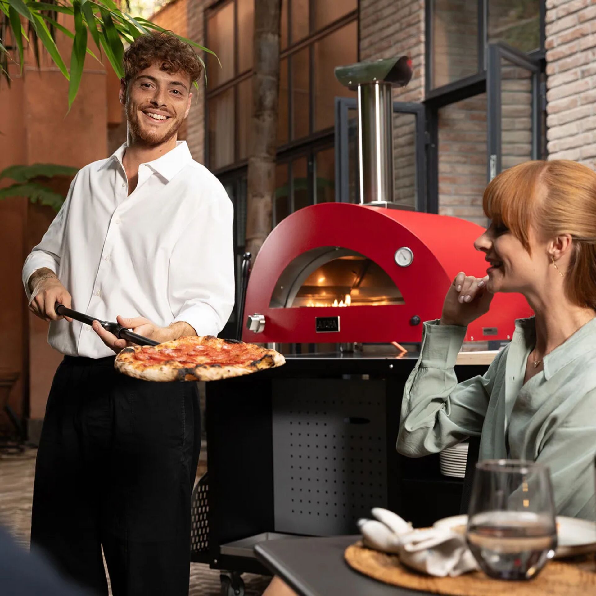 pizza, Pizzaofen, Grill, Pizzeria?, Menschen?