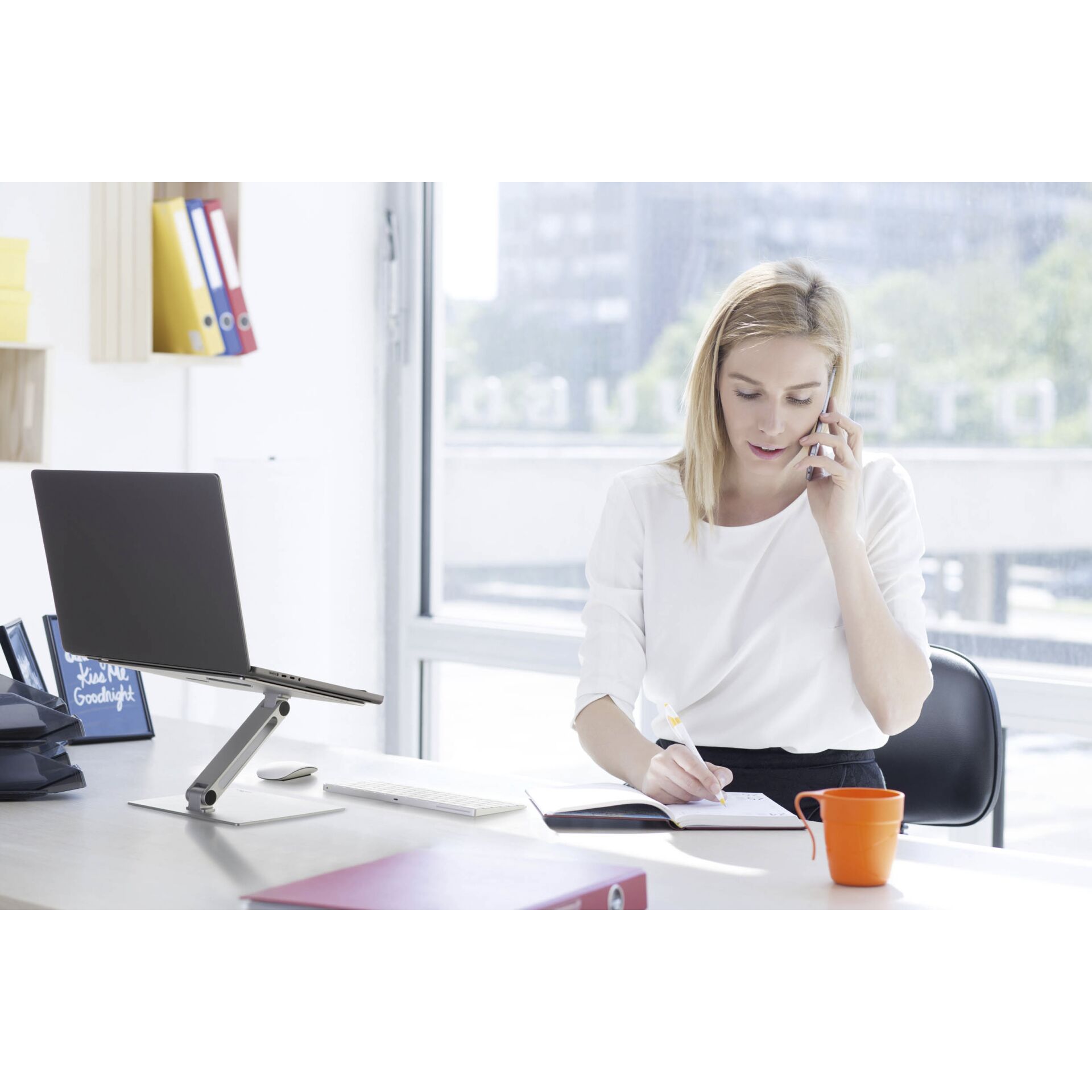 Person, Sitzen, Tisch, Schreibtisch, Frau