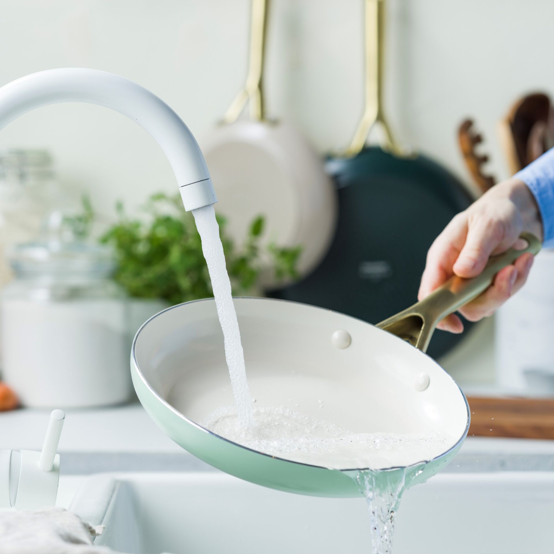 Spülschüssel, Wasserhahn, Pfannenhenkel, Spüle, Kochen