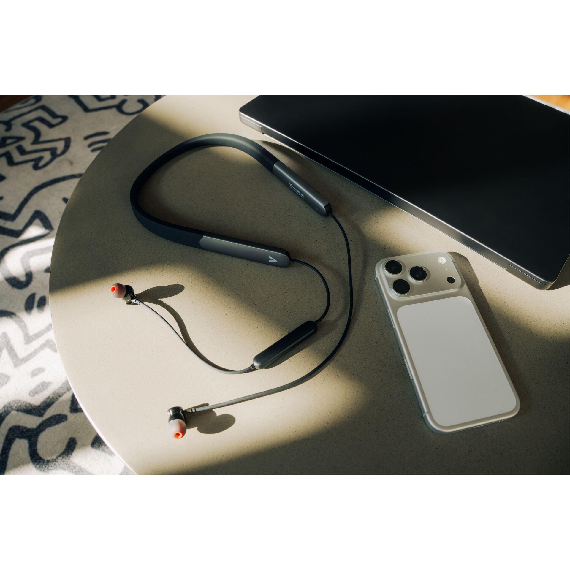 kopfhörer, in-ear, bluetooth, nackenband, ladekoffer
