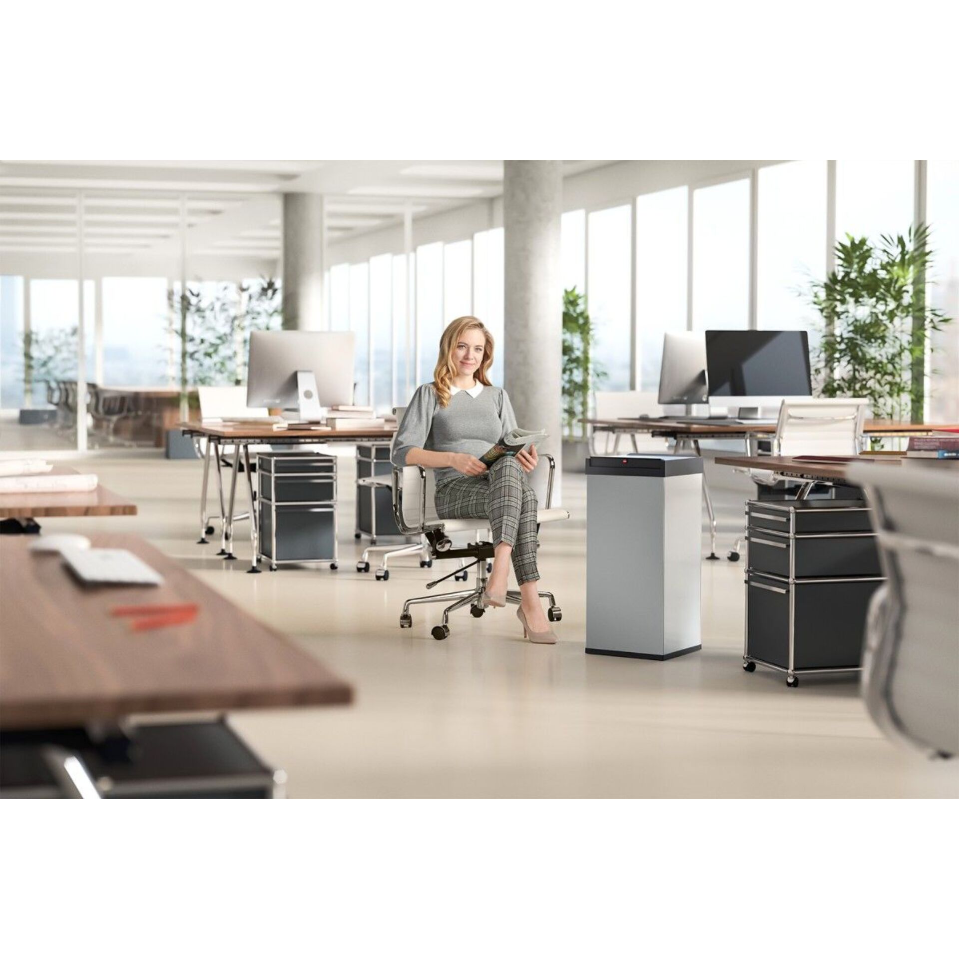 Büro, Arbeitsplatz, Schreibtischstuhl, Beistelltisch, Büroarbeitsplatz