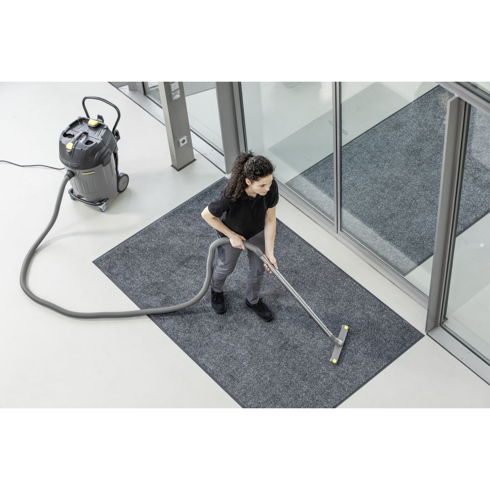 Person, Kleidung, Schuhwerk, Schuh, Reinigen