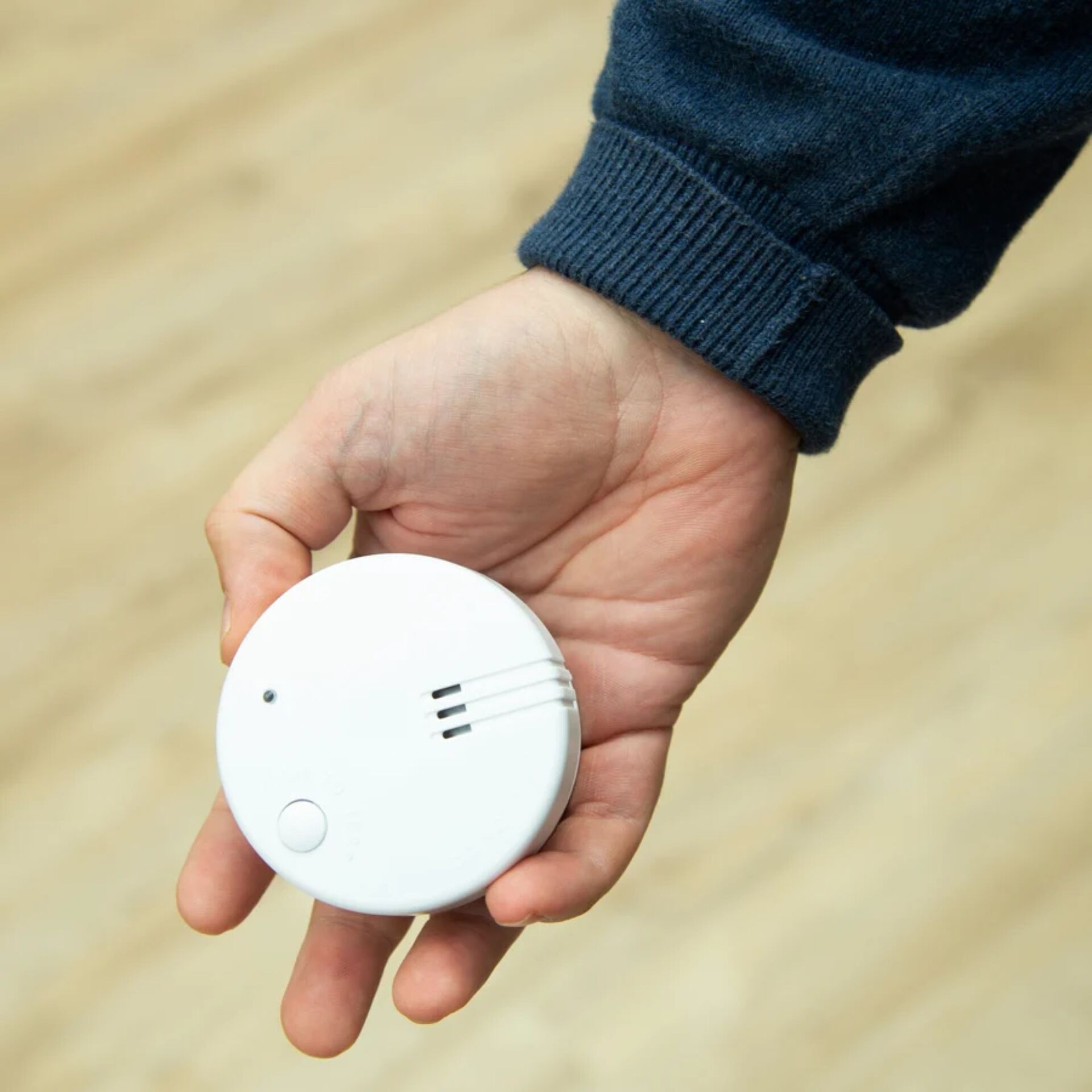 Rauchmelder, Kohlenmonoxidmelder, runder Sensor, weißes Gerät, Batteriebetrieben