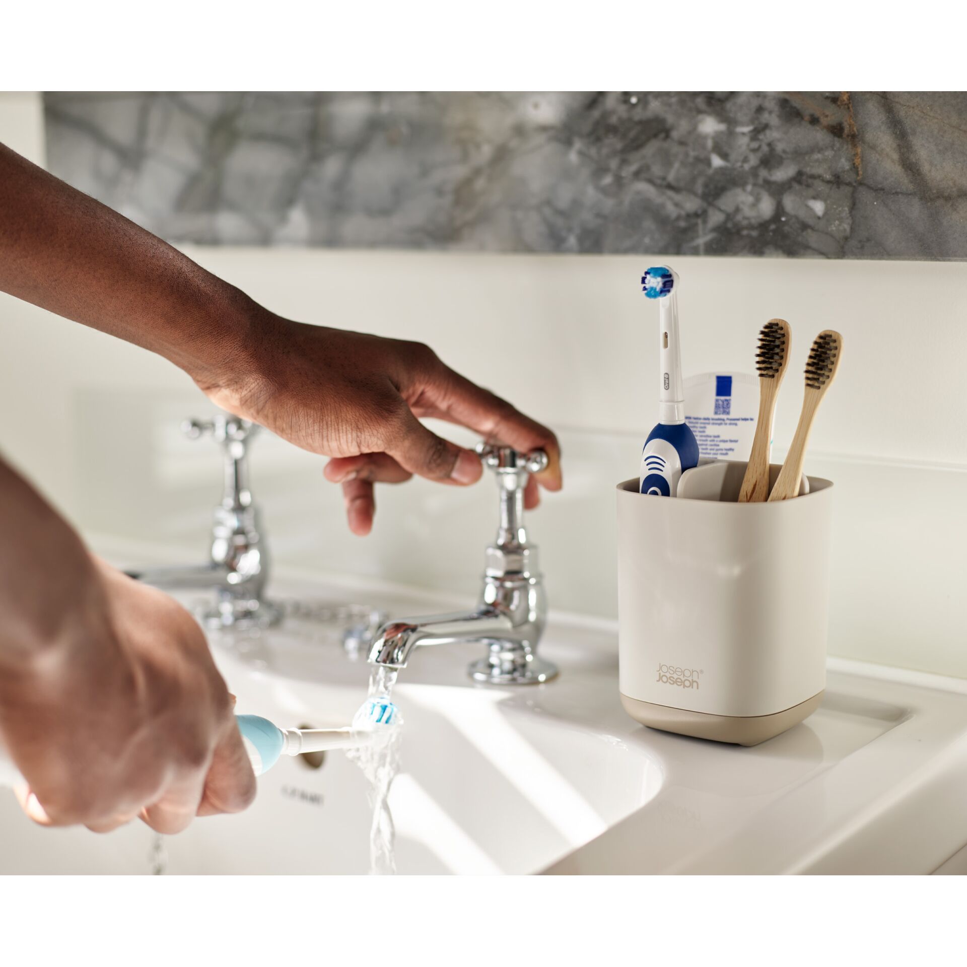 Pinsel, Werkzeug, Zahnbürste, Hand, Person