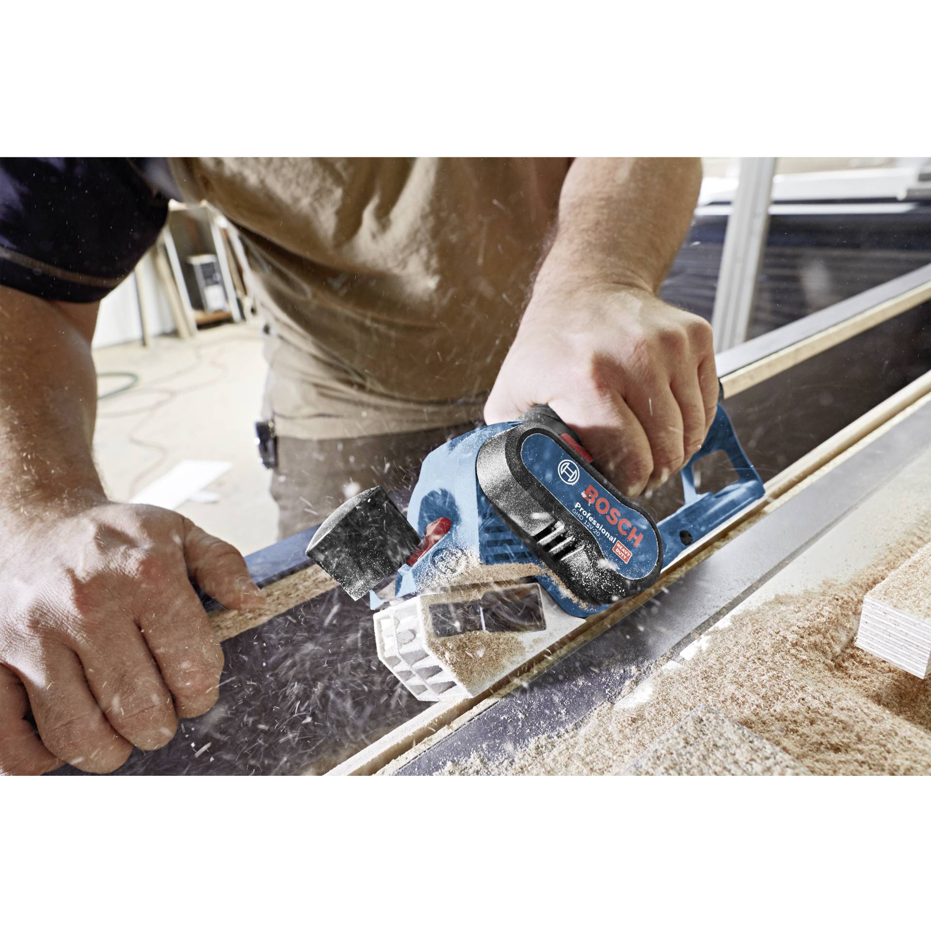 Person, Holzbearbeitung