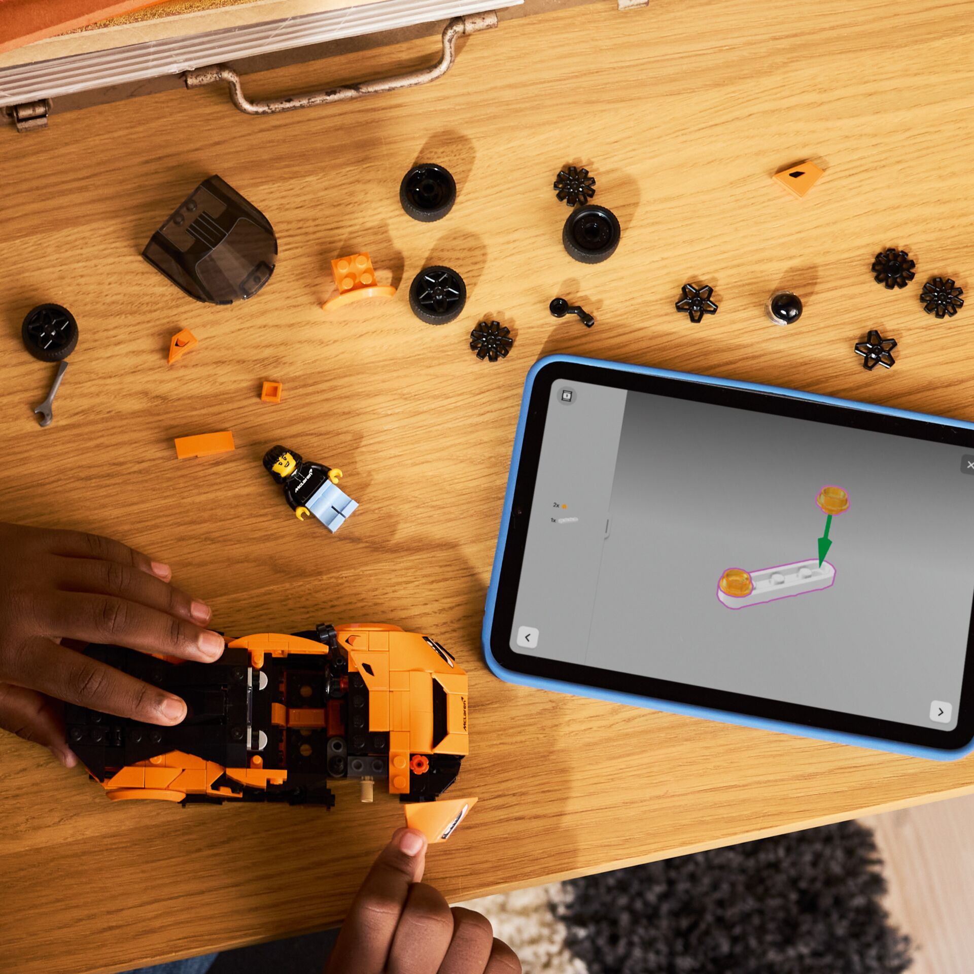 Lego, Konstruktionsspielzeug, Orange, Roboter, Tablet