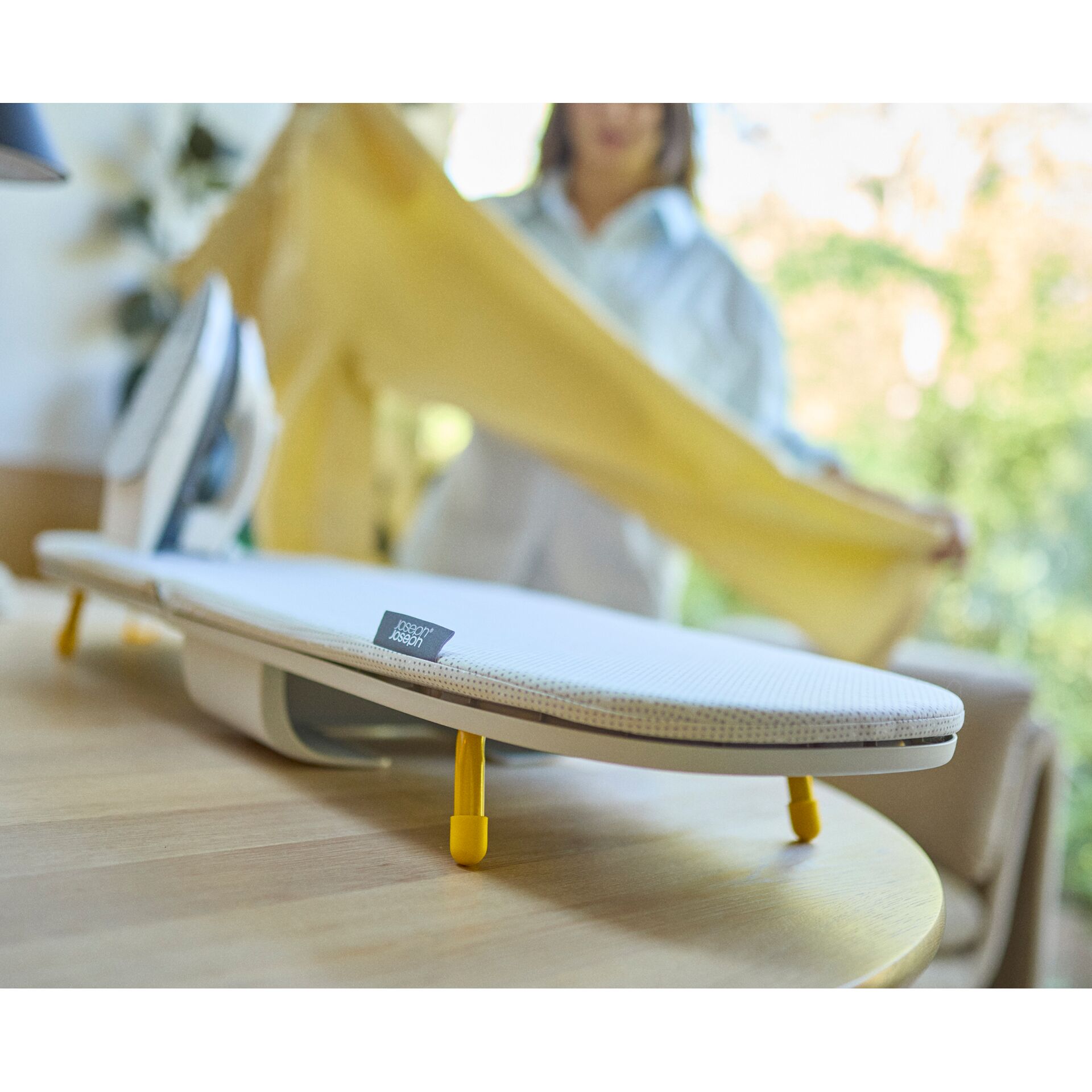 Luftkissen, weißes Kissen, Schreibtischkissen, faltbares Kissen, gelbe Beine