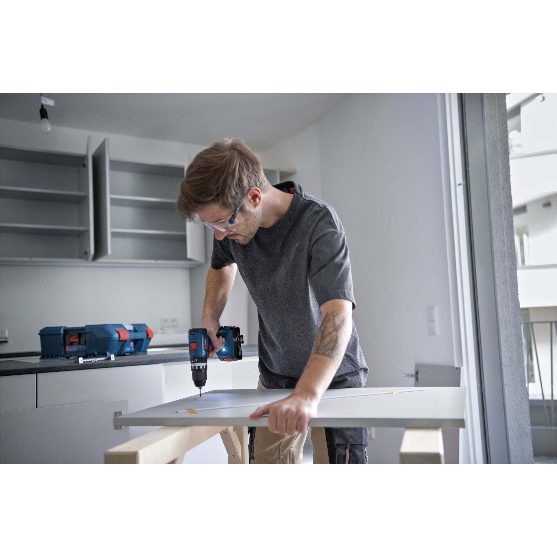 Gerät, Elektrische Bohrmaschine, Werkzeug, Moebel, Tabelle