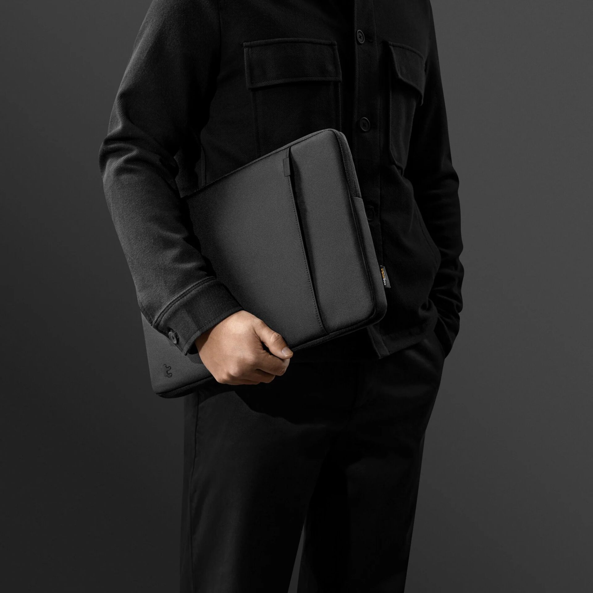 laptophülle, schwarze Laptoptasche, ohne schultergurt, gepolsterte schutzhülle, minimalistisches design